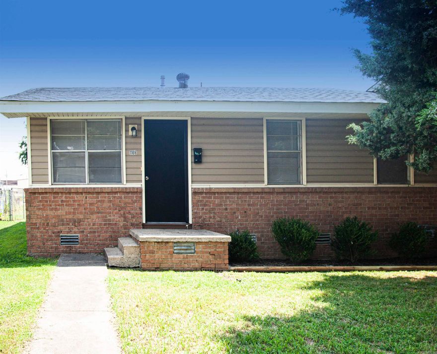 Recently remodeled 3BD/1BA semi-detached home in North Little Rock with convenient access to interstate and downtown North Little Rock. Granite countertops in the kitchen. Carpet in bedrooms. The lease for this property is for 2 years with a 3% increase after the first year. Income has to be 3x the amount of rent unless you have a housing voucher.  **ALL PROPERTIES MAY NOT BE MOVE-IN READY**