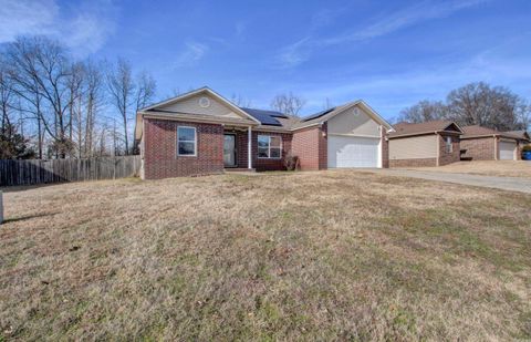 Photo of 2811 McNeill Cove, Cabot, AR 72023 (MLS # 26003506)