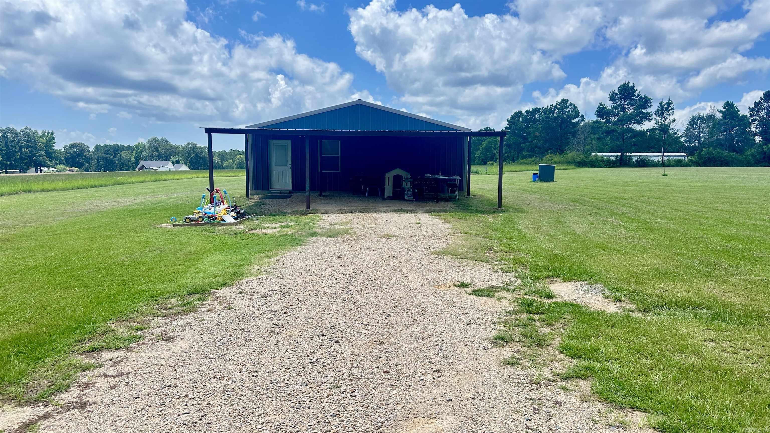 Metal Home in the Country ā Built in 2020, 900 Sq. Ft. Enjoy peaceful country living in this charming metal shop-style home. Featuring 1 bedroom, 1 bathroom, and an open-concept layout, this low-maintenance home offers comfort and efficiency. Set on a spacious rural lot, thereās plenty of room to relax, garden, or expand. Whether youāre downsizing, investing, or seeking a quiet retreat, this property is a perfect fit.