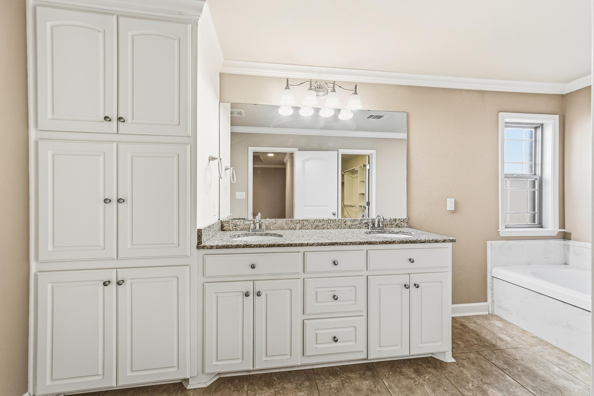 CEDAR CREEK - Residential