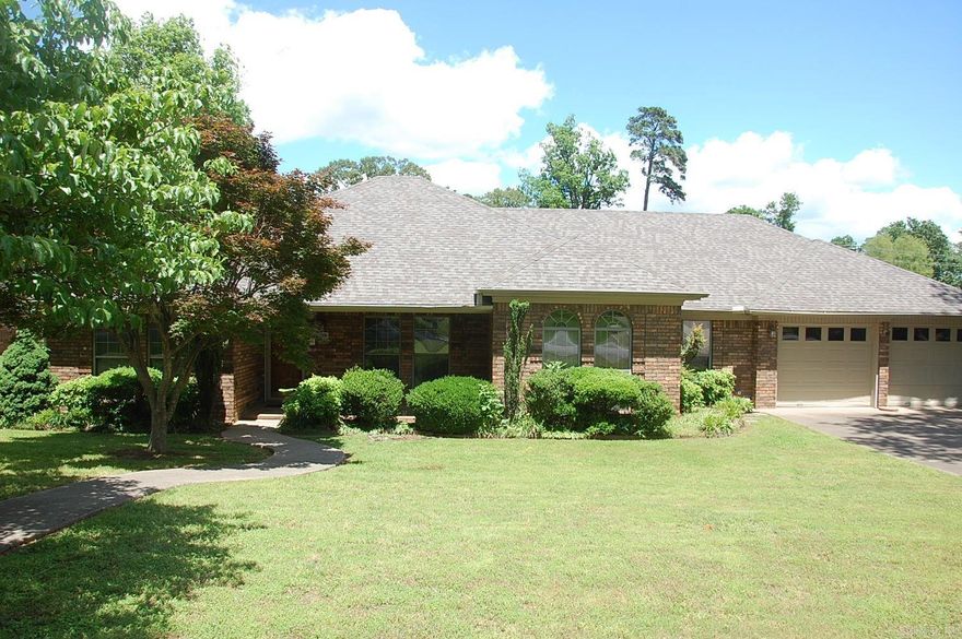 CUSTOM BUILT HOME IN A GREAT NEIGHBORHOOD THAT IS CLOSE TO EVERYTHING.  THIS HOUSE HAS 3 BR AND 2 BA.  IT HAS LOTS OF STORAGE SPACES.  THE FAMILY ROOM IS LARGE WITH A FP AND IT HAS A FORMAL DINING ROOM.  BREAKFAST ROOM/KITCHEN WITH LOTS OF CABINET SPACE AND AN ISLAND.  PANTRY IS LARGE AND LAUNDRY ROOM HAS SINK AND SHOWER. RELAX IN THE SUN ROOM AND ATTACHED IS A NICE WOODEN PATIO...THERE IS ALSO A STORAGE BUILDING IN THE BACKYARD AS WELL AS AN EXTRA STORAGE ROOM ABOVE THE GARAGE.  HURRY AND MAKE AN APPT TO SEE THIS WONDERFUL HOUSE.  *AGENTS SEE REMARKS