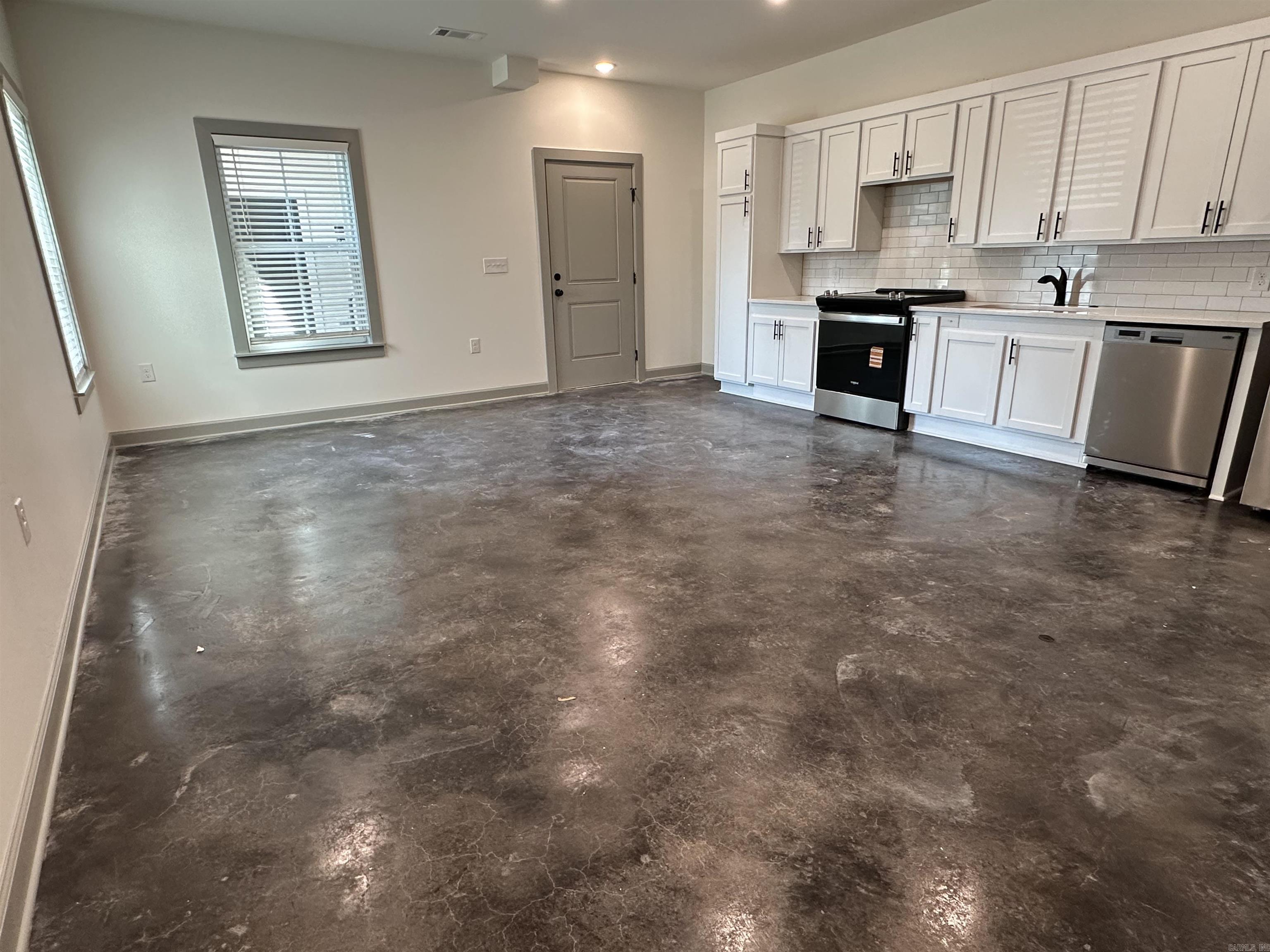 nil - Residential Lease