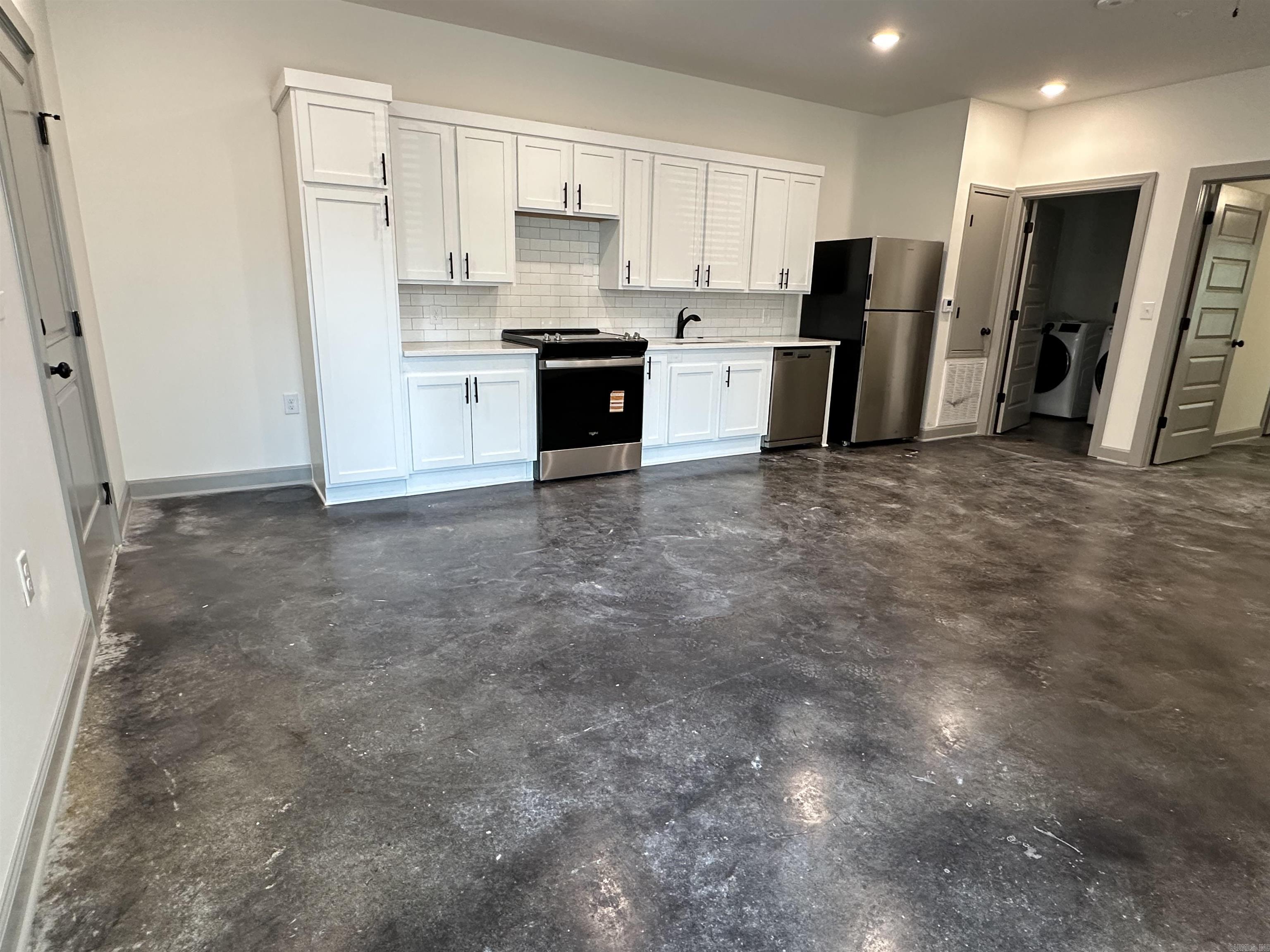 nil - Residential Lease