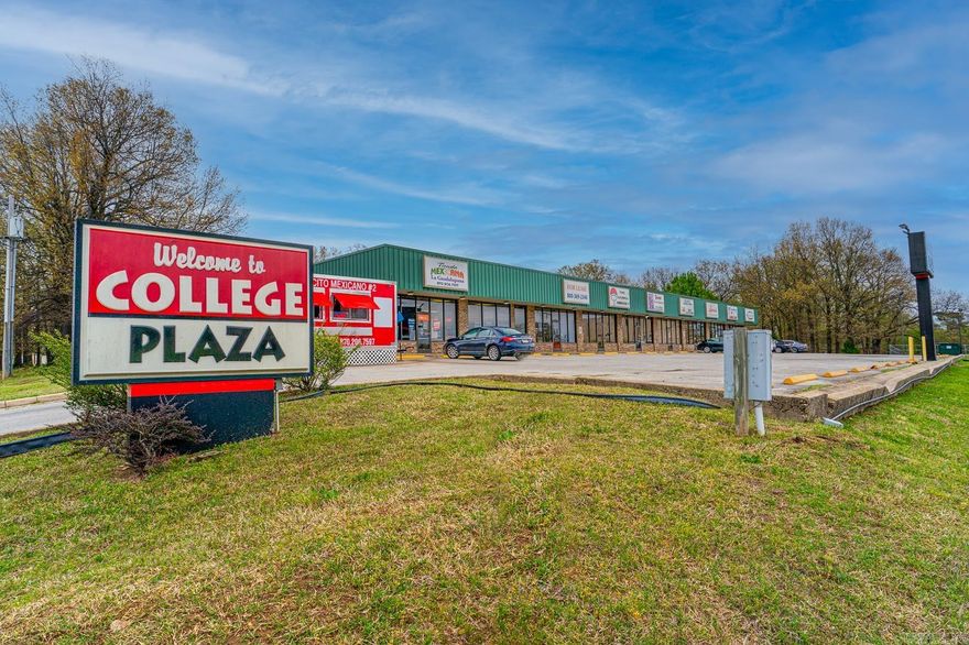 Welcome to the Commercial Market 206 Melrose Street of Jonesboro, Arkansas. Opportunity knocks! 800 sf of high traffic, rentable space conveniently located near Arkansas State University, NEA Baptist Memorial Hospital, and downtown. Notable features include: plenty of parking available and estimated daily traffic counts of 20,000, security cameras, outdoor lighting, 5 x 10 sign, and seller replaced the roof in December of 2020, all electric HVAC units in 2013. The possibilities are plenty. NNN lease. Call today to schedule your tour and make an investment in tomorrow.