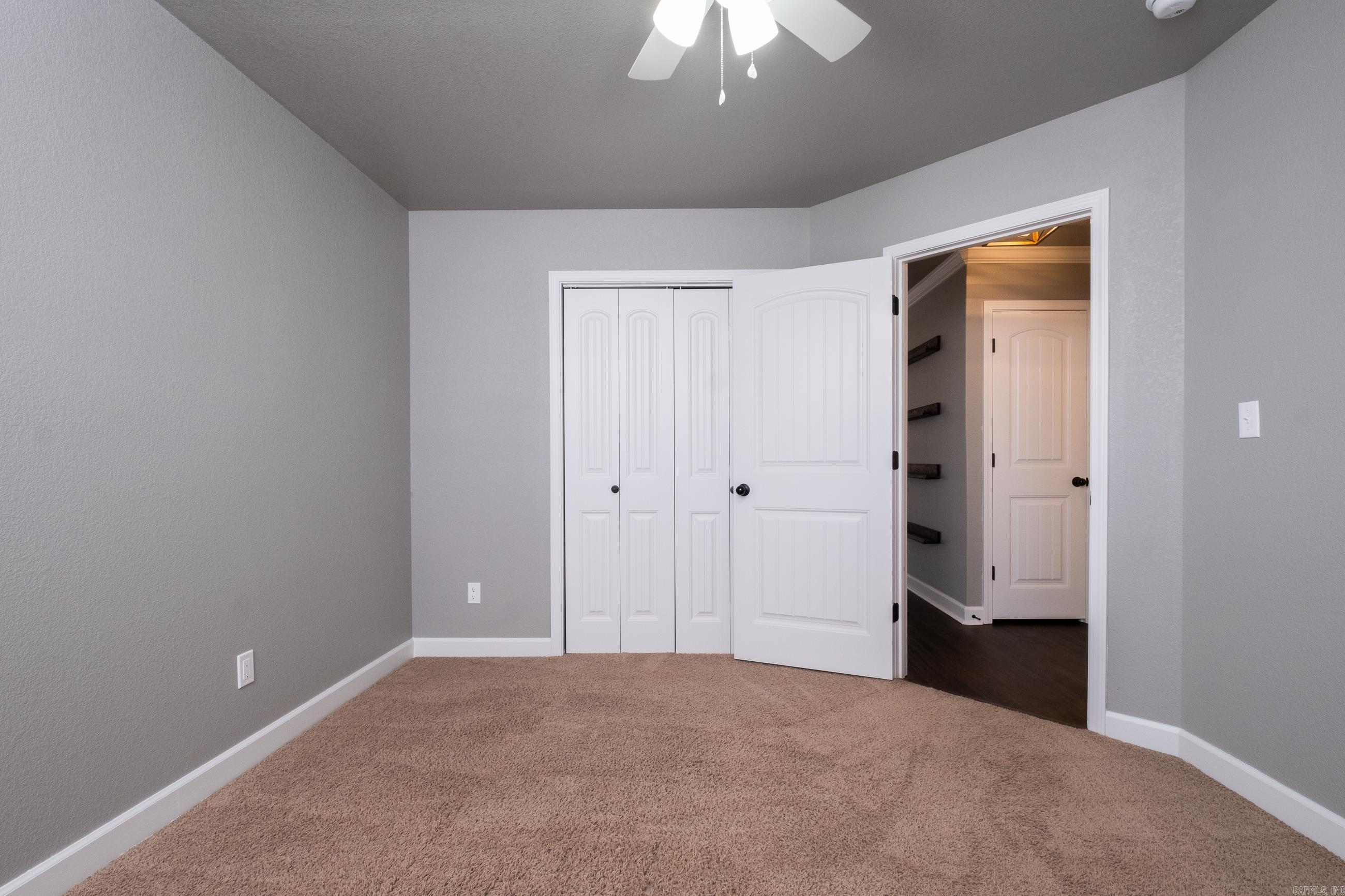 OAK GLENN - Residential