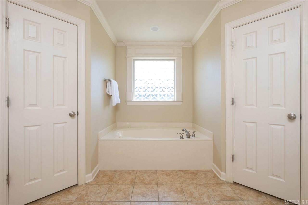 COUNTRY CLUB OF ARK THE - Residential