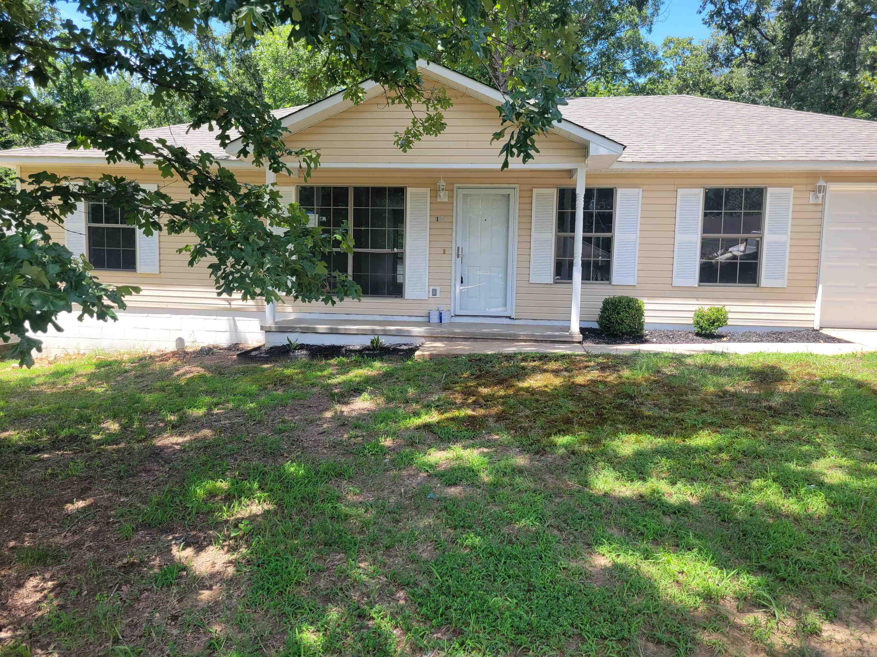 *SHERWOOD* LOCATED IN THE FOXGROVE SUBDIVISION!! This 3 Bedroom And 2 Bath Home Features Newer Paint and Flooring, Newer Ceiling Fans, Newer Roof, And Garage Door, New Privacy Fence, 5 Min From the Air Force Base.