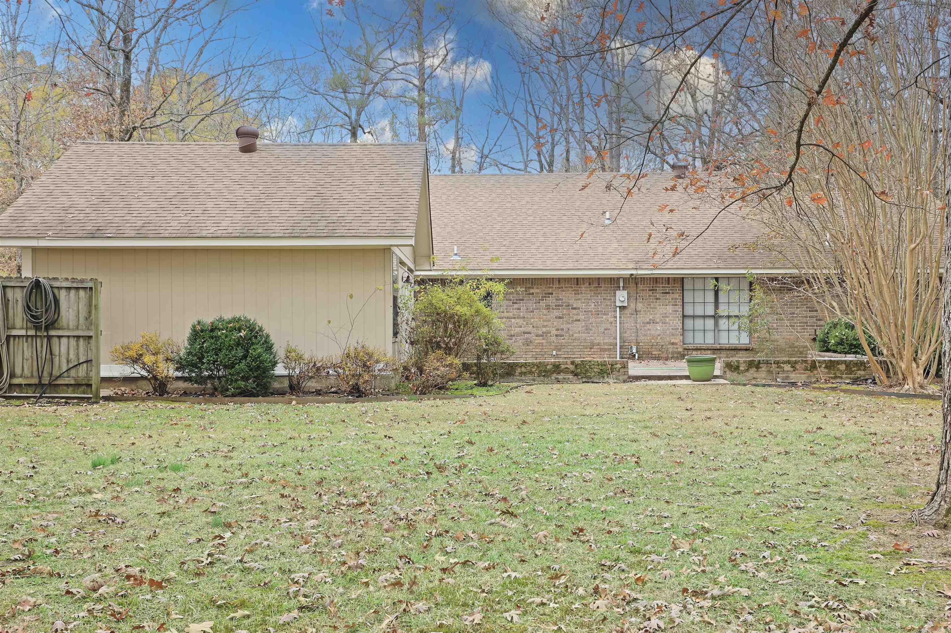 COUNTRY VILLAGE ESTATES - Residential