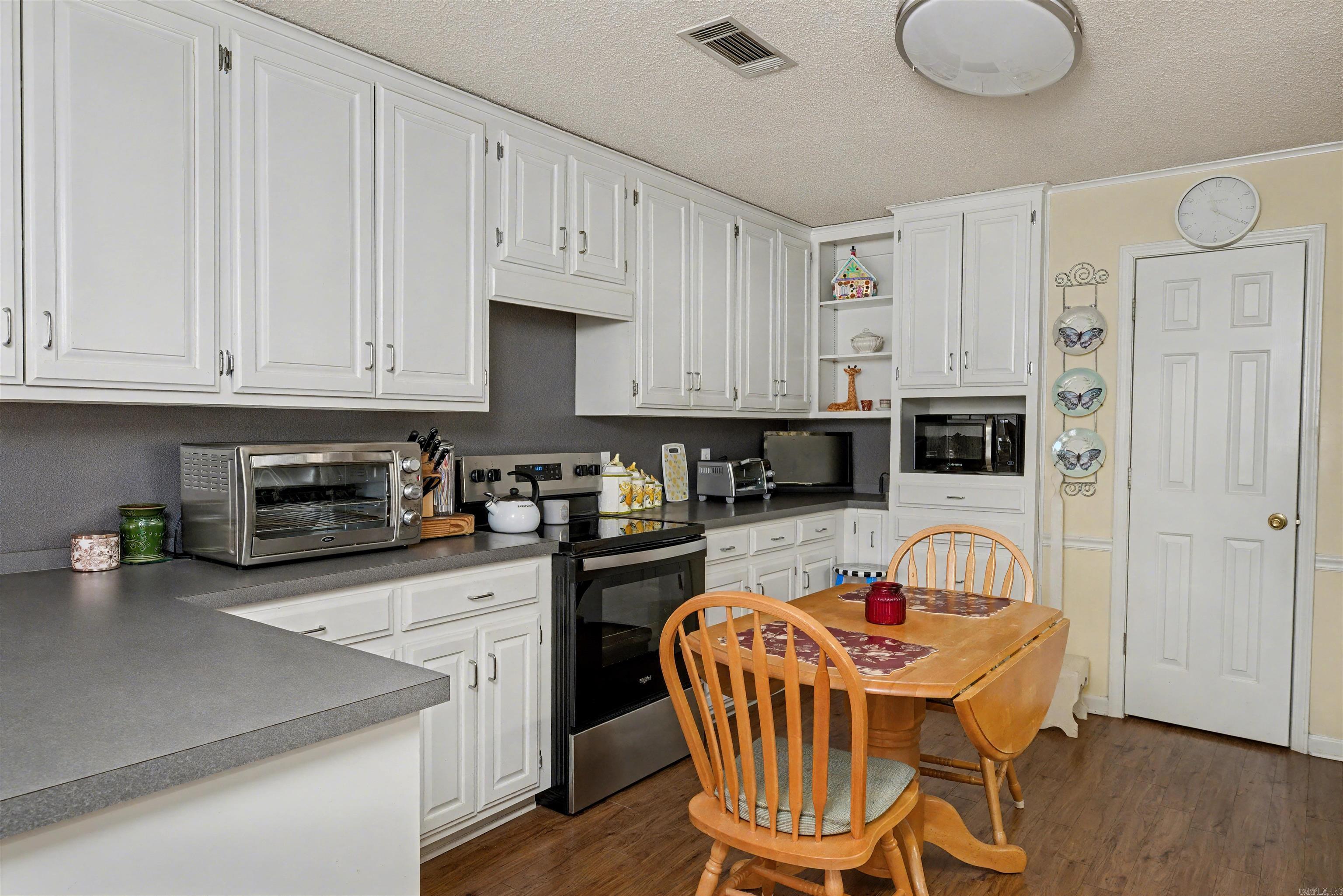 COUNTRY VILLAGE ESTATES - Residential