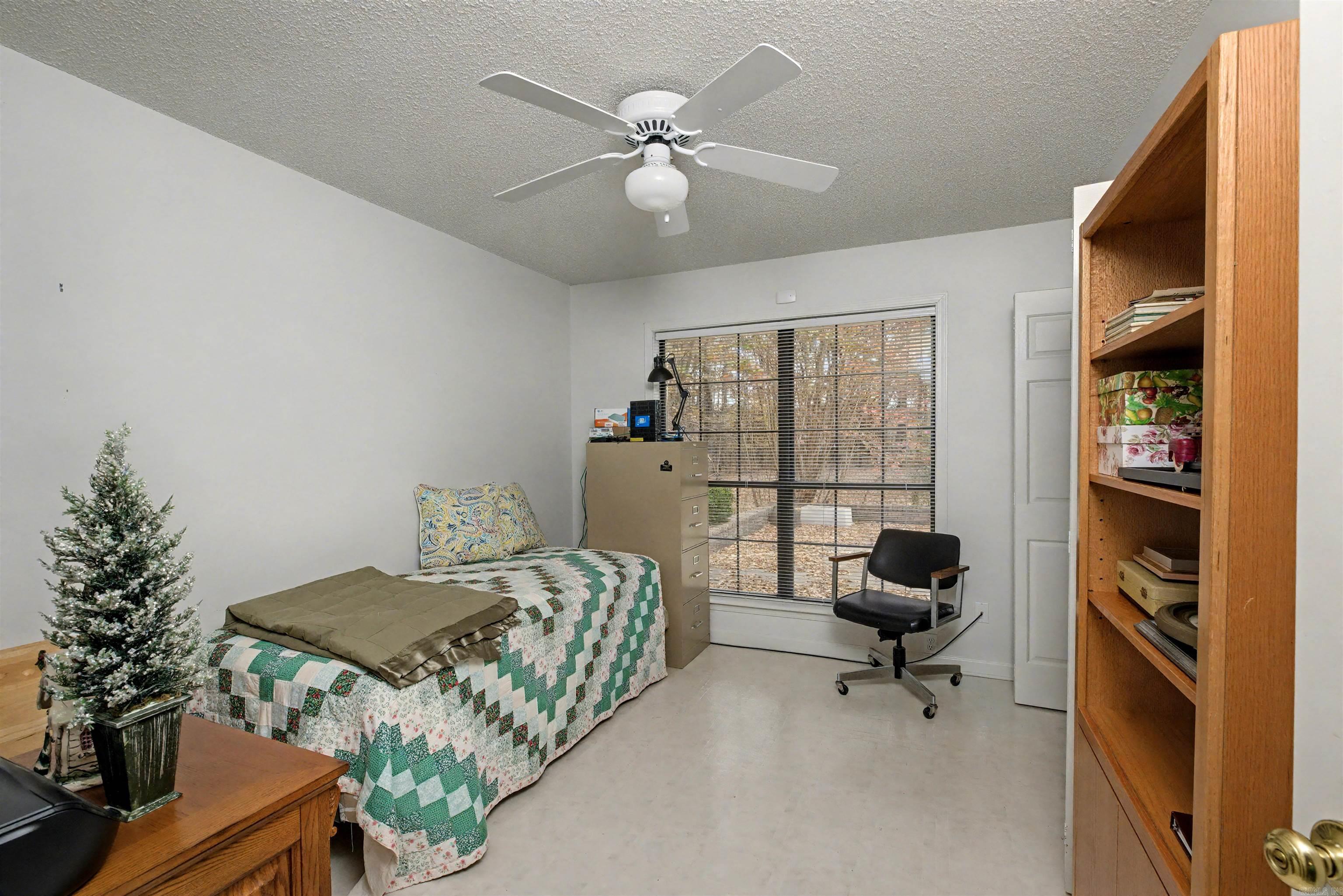 COUNTRY VILLAGE ESTATES - Residential