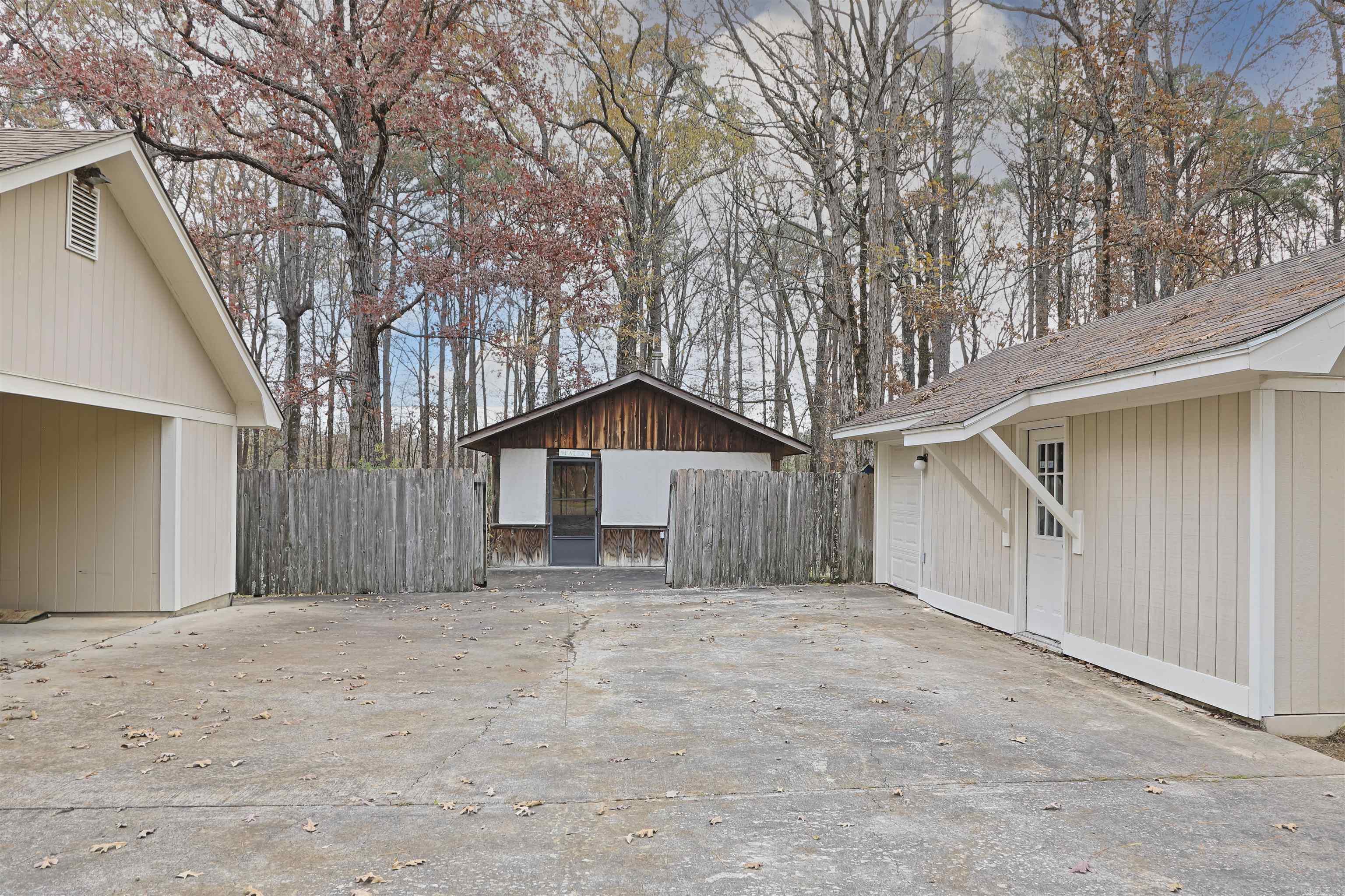 COUNTRY VILLAGE ESTATES - Residential