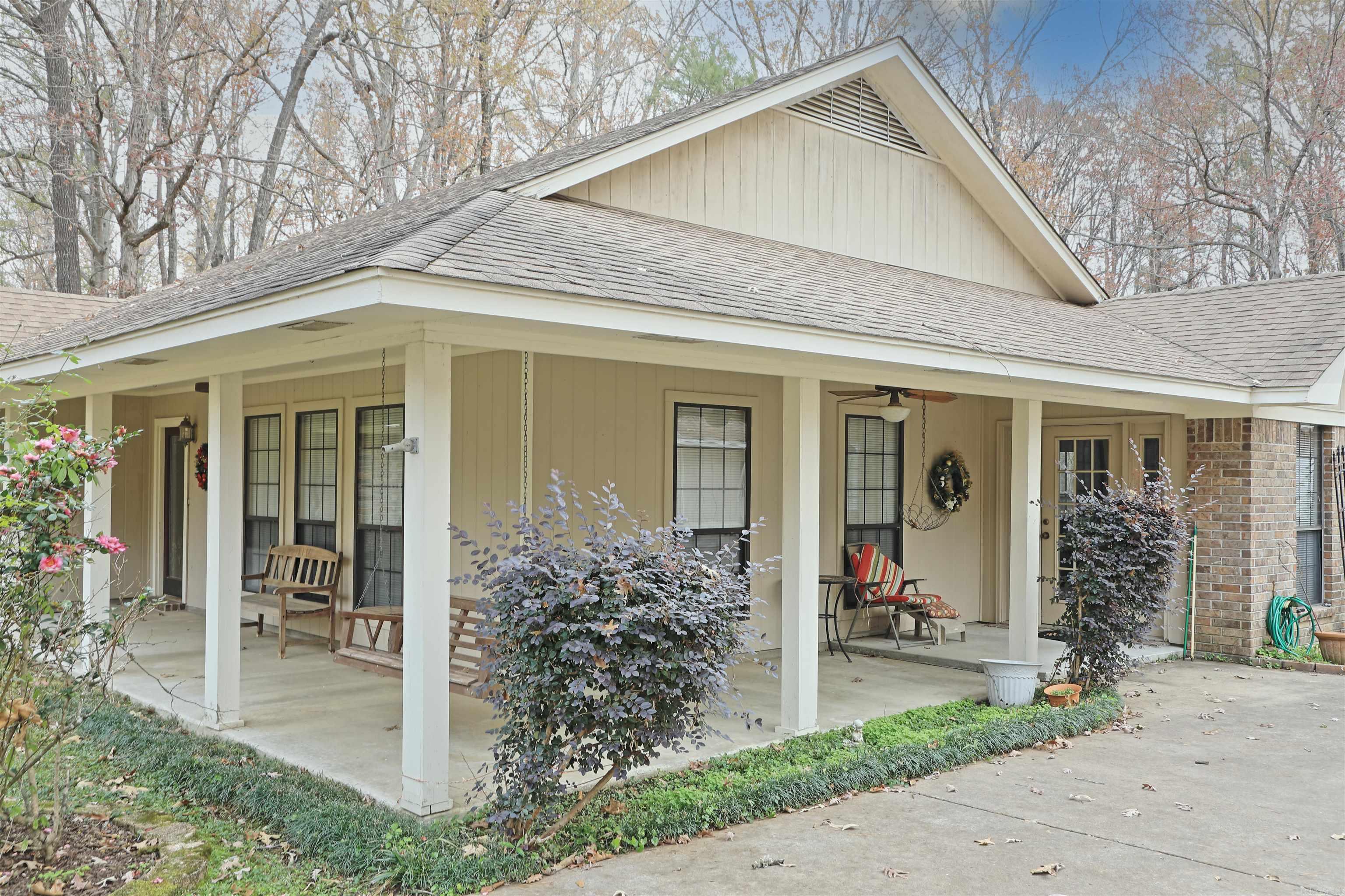 COUNTRY VILLAGE ESTATES - Residential