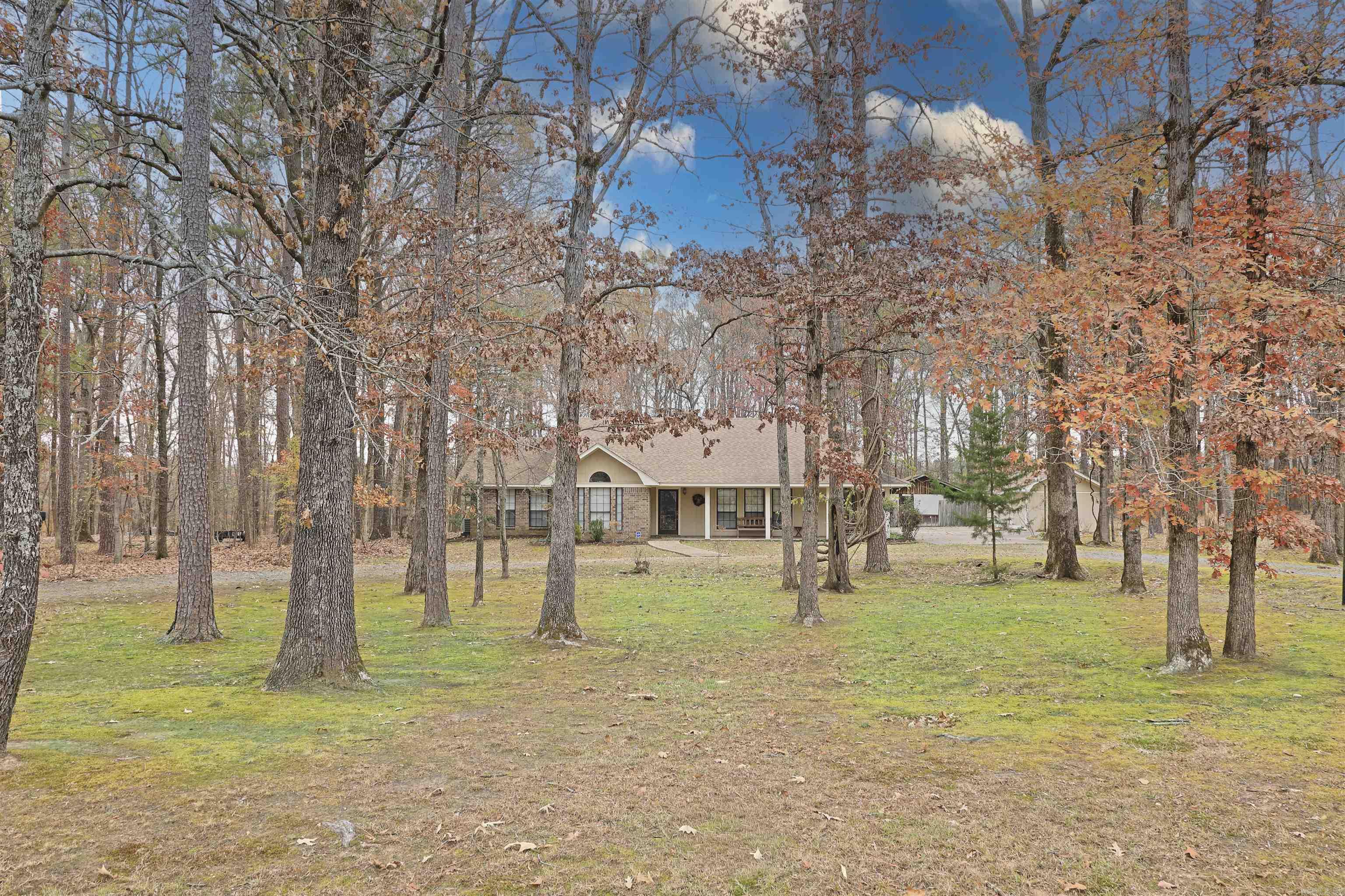 COUNTRY VILLAGE ESTATES - Residential