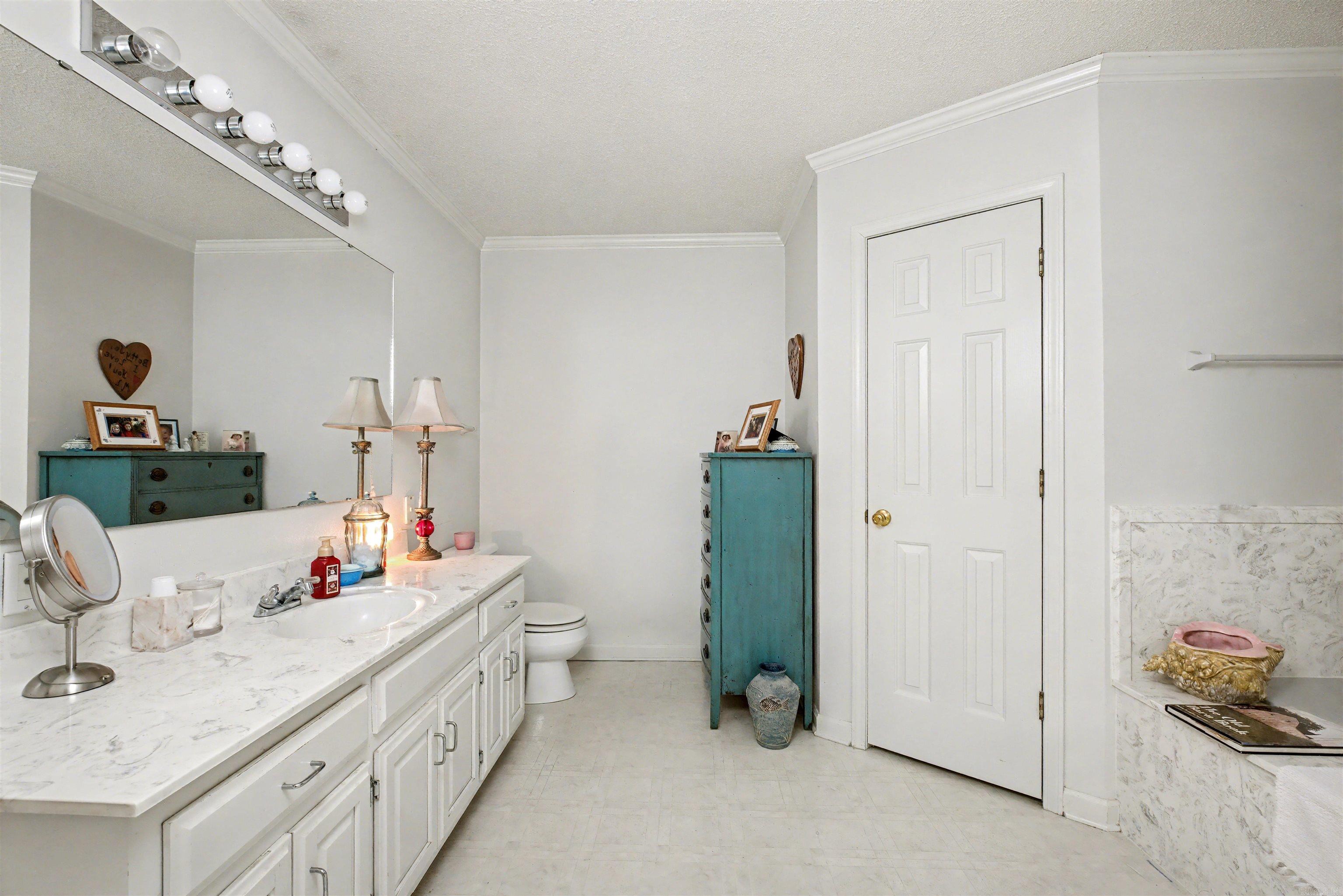 COUNTRY VILLAGE ESTATES - Residential