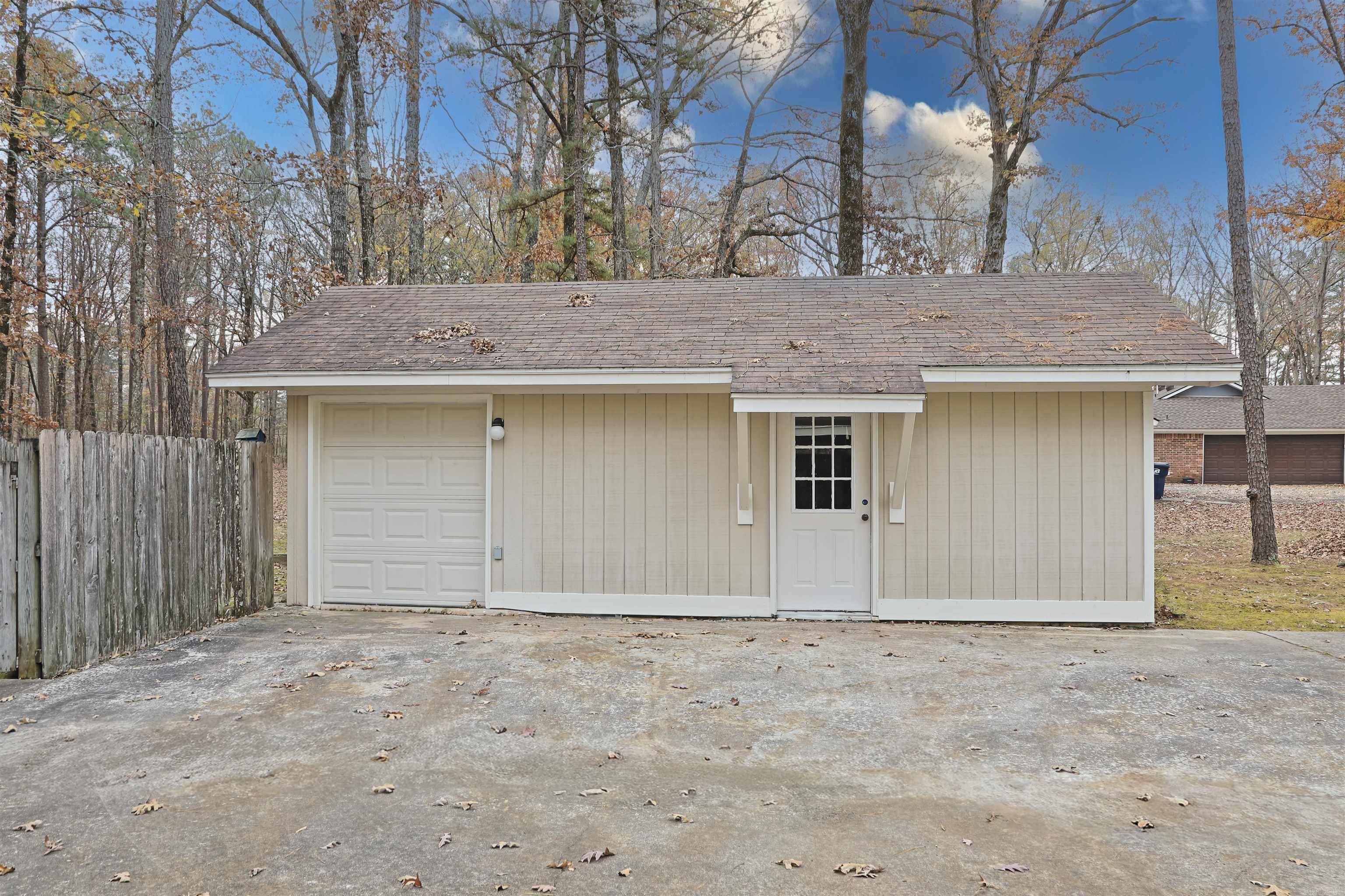 COUNTRY VILLAGE ESTATES - Residential