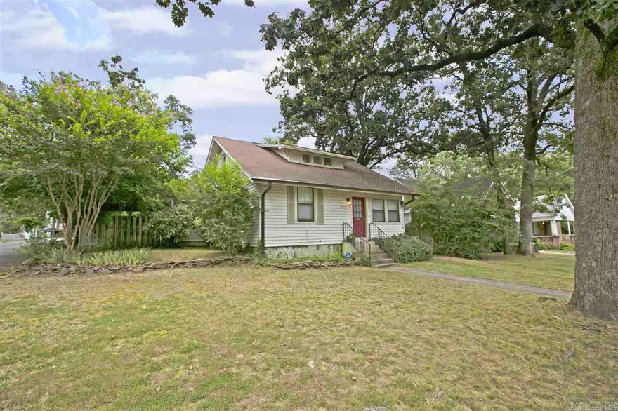 Great Hillcrest home 4 bedrooms 2 baths wonderful neighborhood