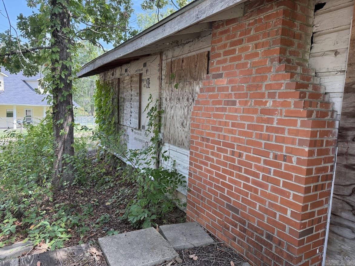 Close to Lake Hamilton with a view across street. On the way to Ouachita with only about a 20 minute drive. Some work has been done on house as far as demolition and purchase of new water heater in box. Stove and microwave will convey. Needs love but nice spot with a view! Had well but is set up to connect to City water.