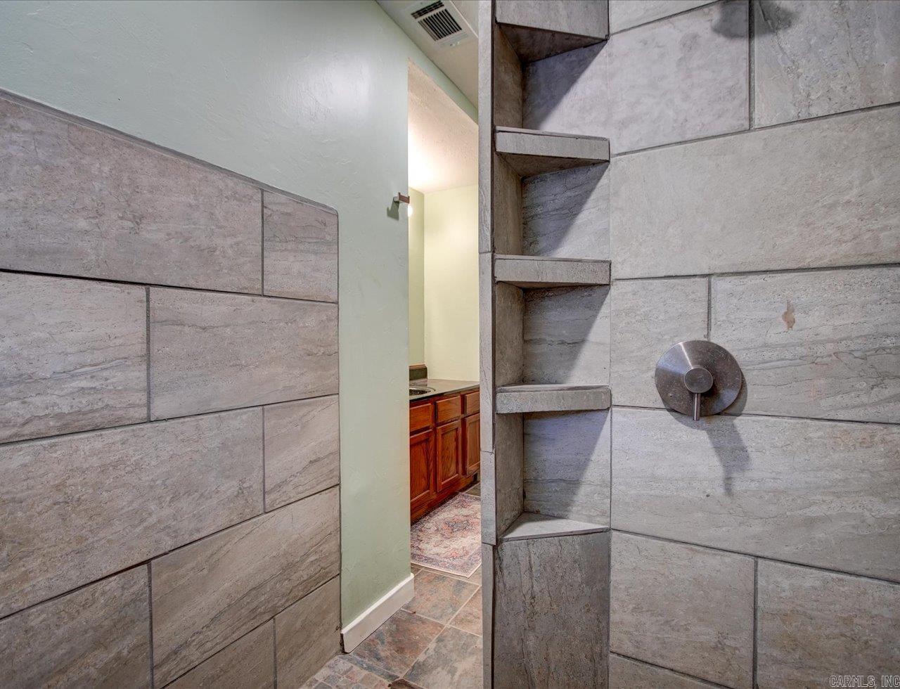 ALUMINUM CITY - Residential