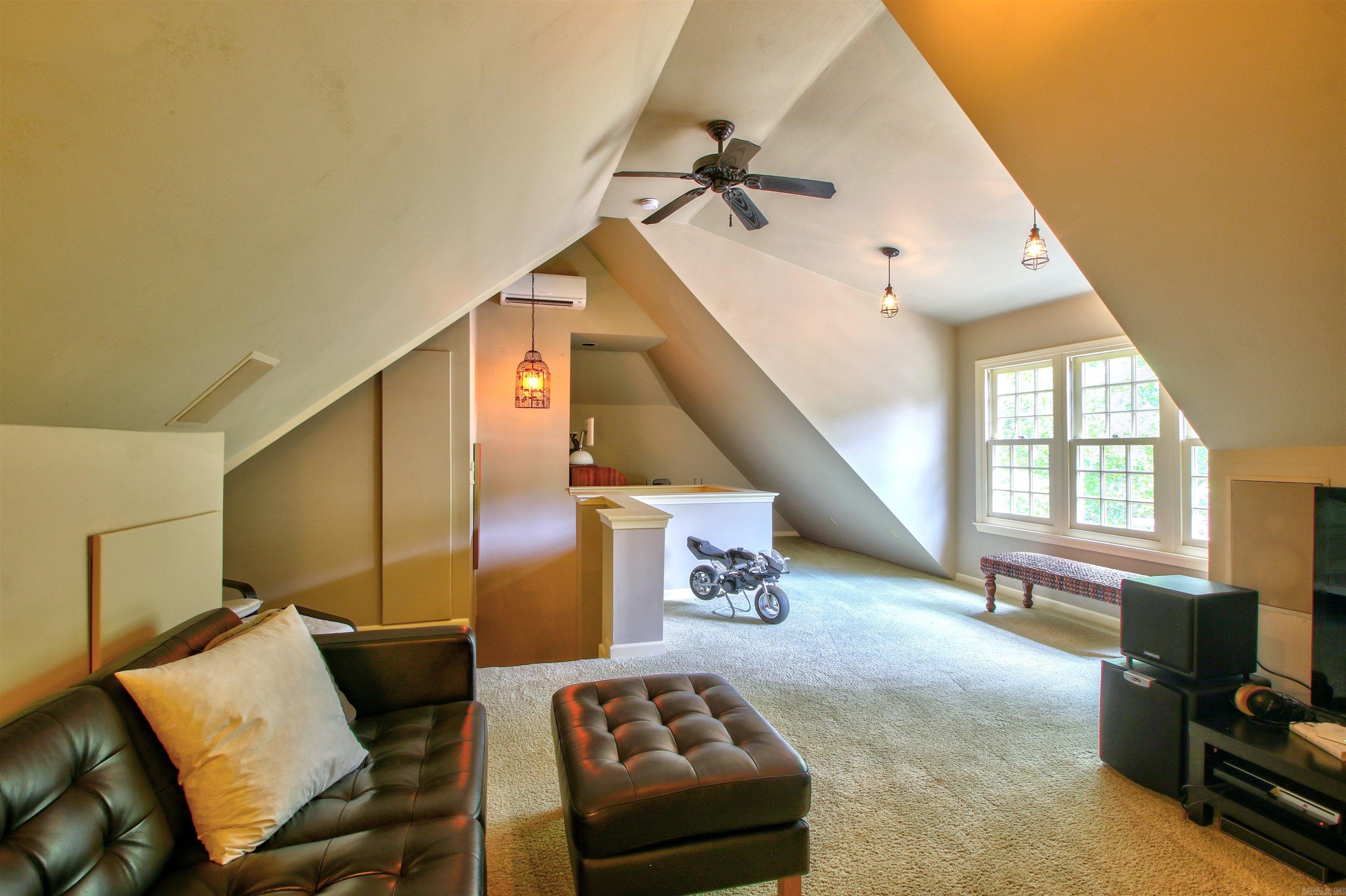 CHENAL VALLEY FONTENAY CIRCLE - Residential