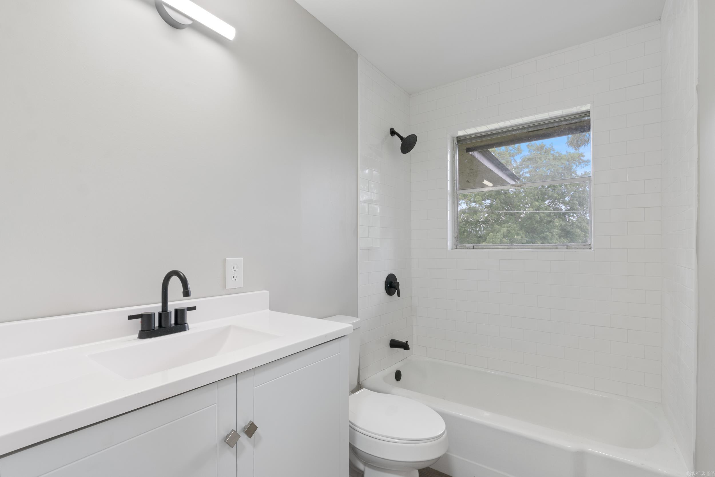 MOOREVIEW CLINTON - Residential