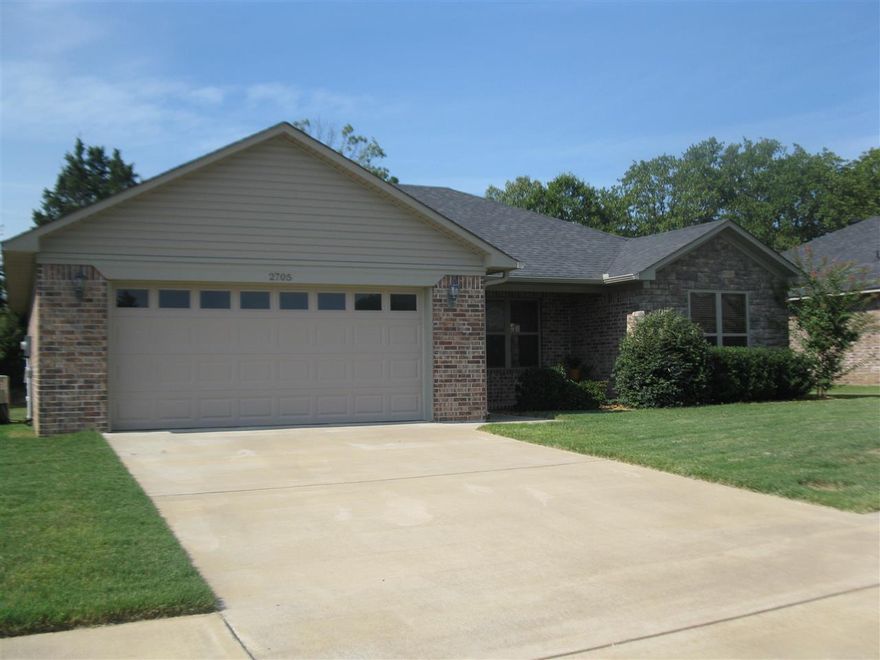 Really cute house in very nice neighborhood.  Tray ceilings in Living room and master bed.  Ceiling fans throughout.  Great colors and open floor plan.  Refrigerator, washer/dryer stays.  Won't last long!!!!!