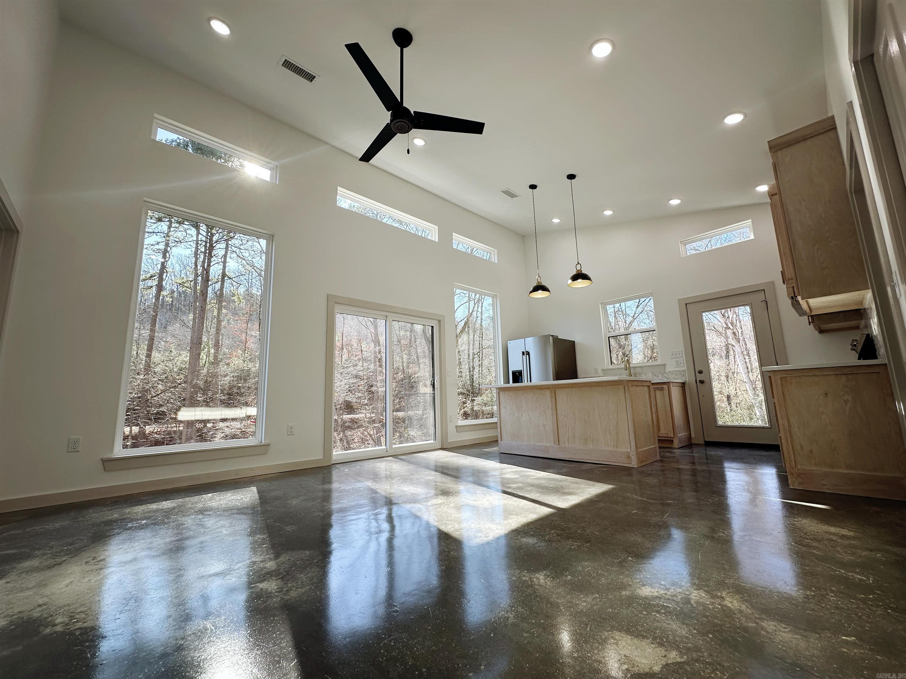 SHIRLEY - Residential