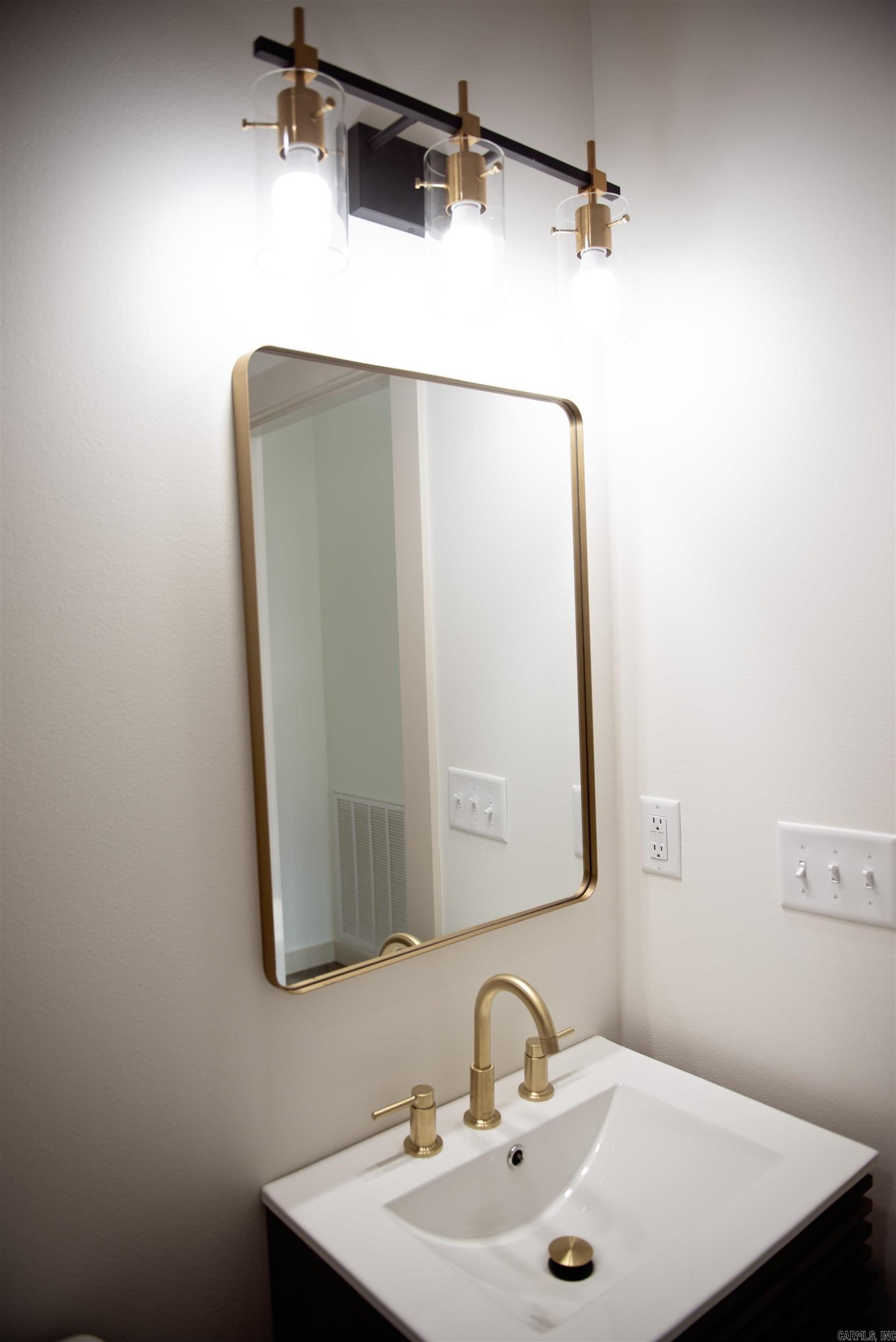 SHIRLEY - Residential