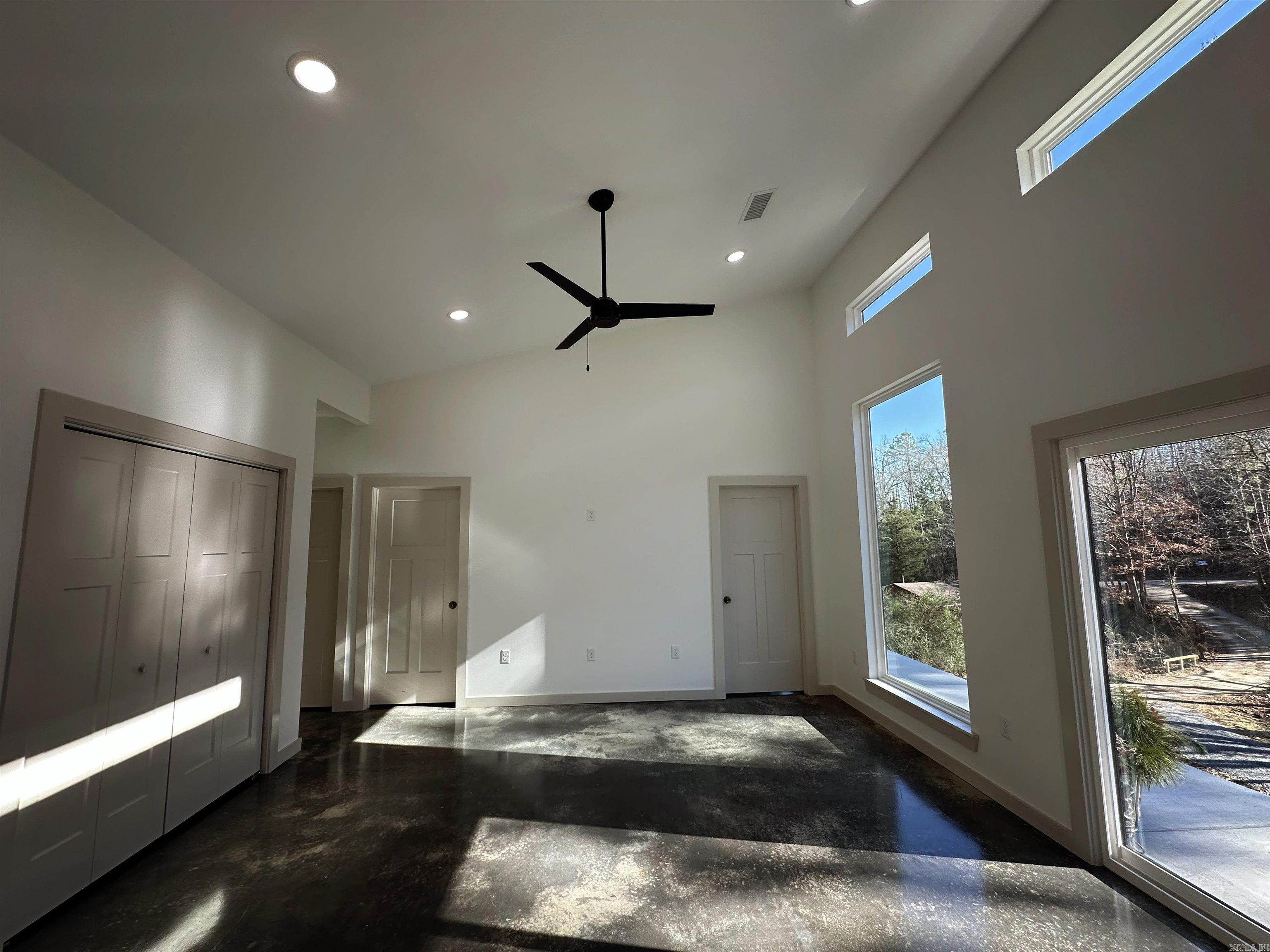 SHIRLEY - Residential