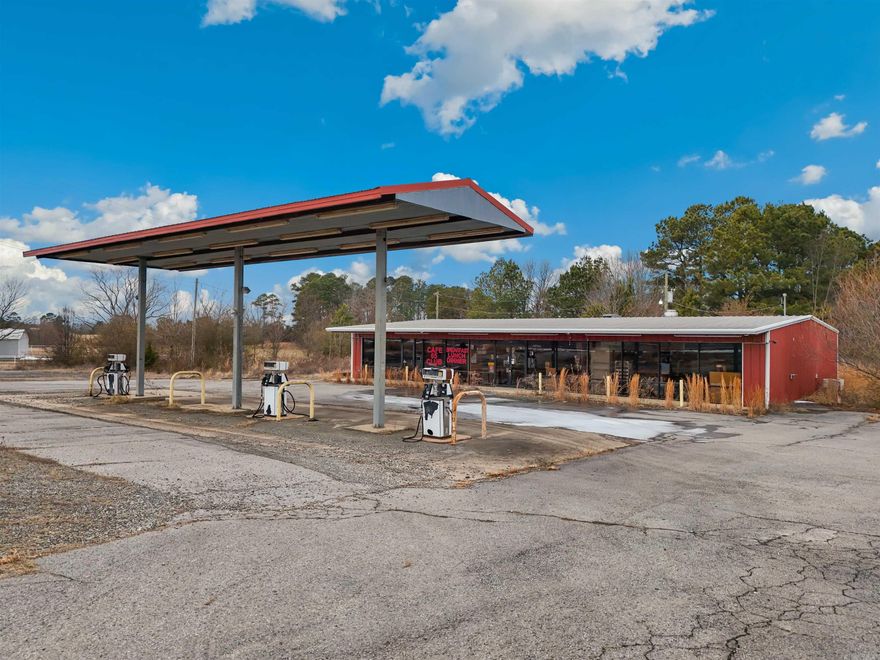 What an amazing opportunity to open your own business with optimal highway 65 frontage! This former gas station and cafe still has the above ground tank and gas pumps. The building boasts 3,750 sf and sits on 1.46 acres. Be sure to check out the aerial drone video.