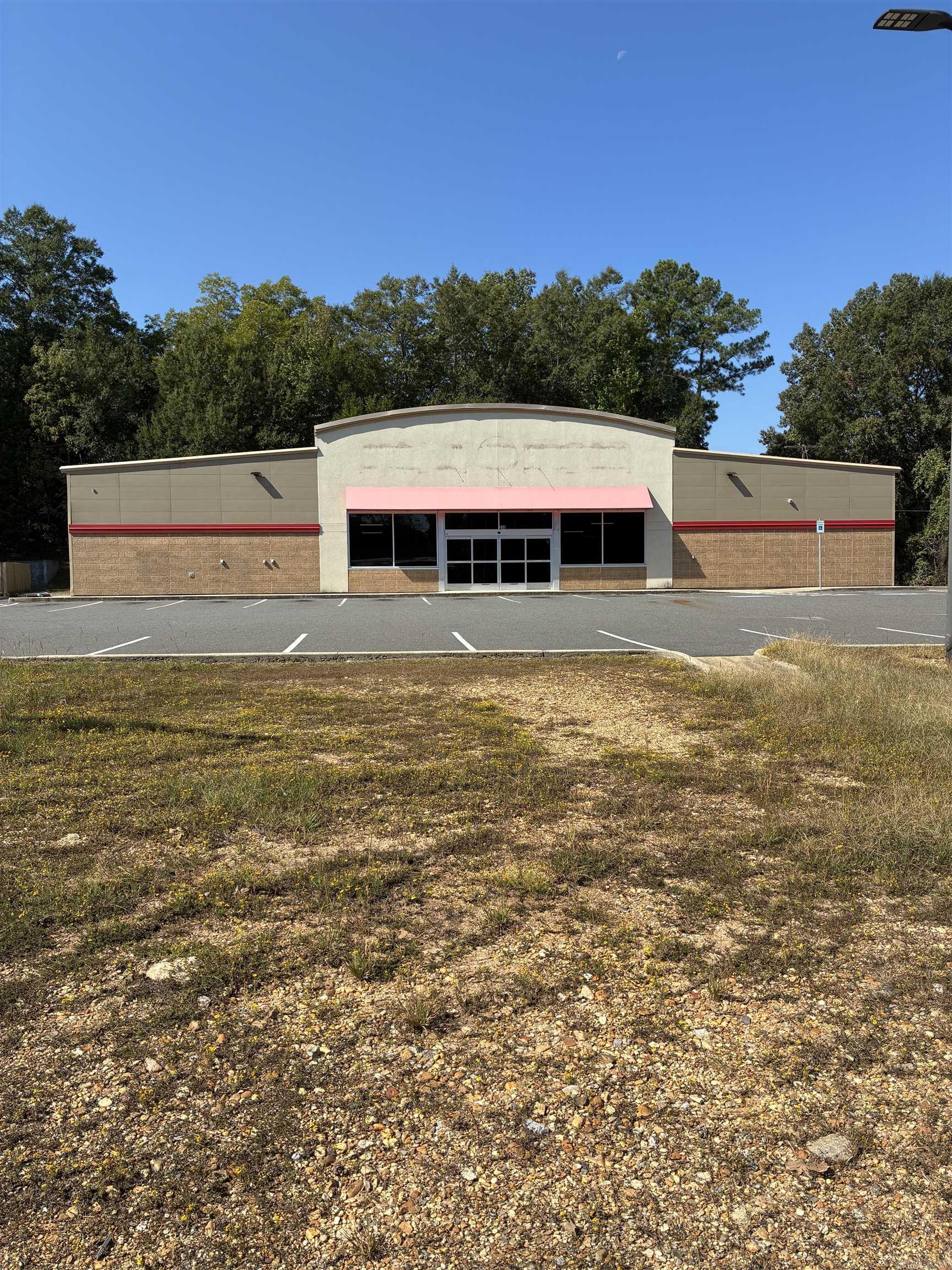 Large commercial space for sale or rent. Open building with large common area. Two bathrooms in front. Small office and utility/storage area in back.