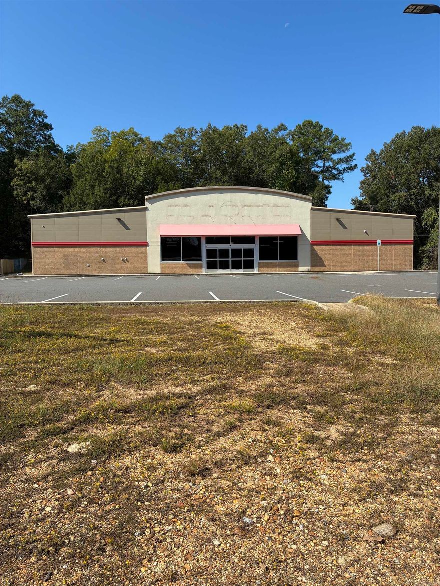 Large commercial space for sale or rent. Open building with large common area. Two bathrooms in front. Small office and utility/storage area in back.