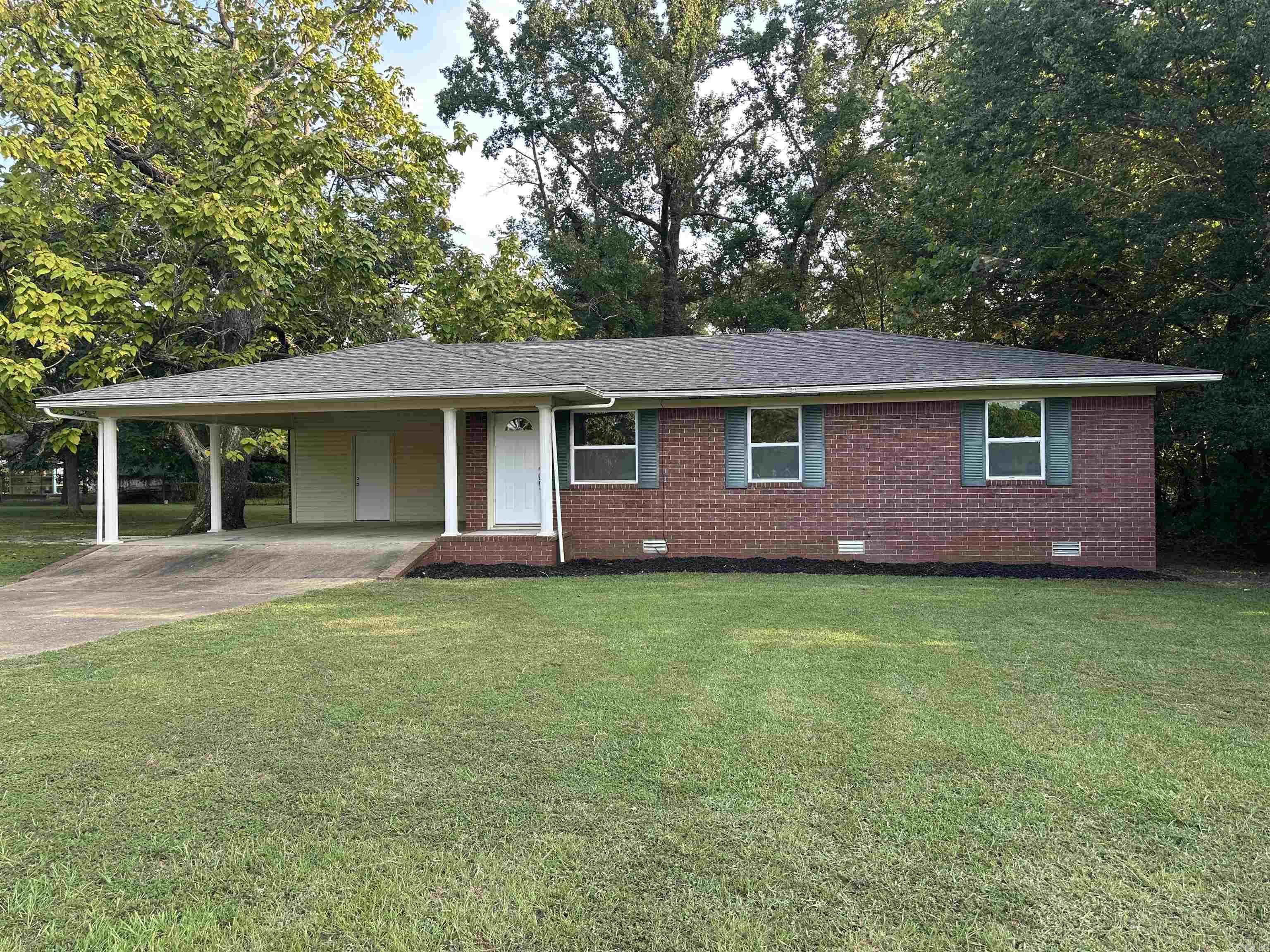 Welcome to this beautifully remodeled 3-bedroom, 2-bath brick home offering 1,112 sq. ft. of stylish living space. Step inside to find a fresh, modern interior featuring new granite countertops, custom cabinets, all new appliances, and luxury vinyl plank flooring. The home has been thoughtfully updated with vinyl windows, architectural shingles, paint and moreāgiving you peace of mind and move-in-ready comfort. The inviting floor plan combines functionality with charm, making this a great home for anyone. Located in Malvern, youāll enjoy the convenience of being close to hospitals, schools, shopping, and town amenities while still having a quiet neighborhood feel. Donāt miss this chance to own a completely updated brick home in a great location!