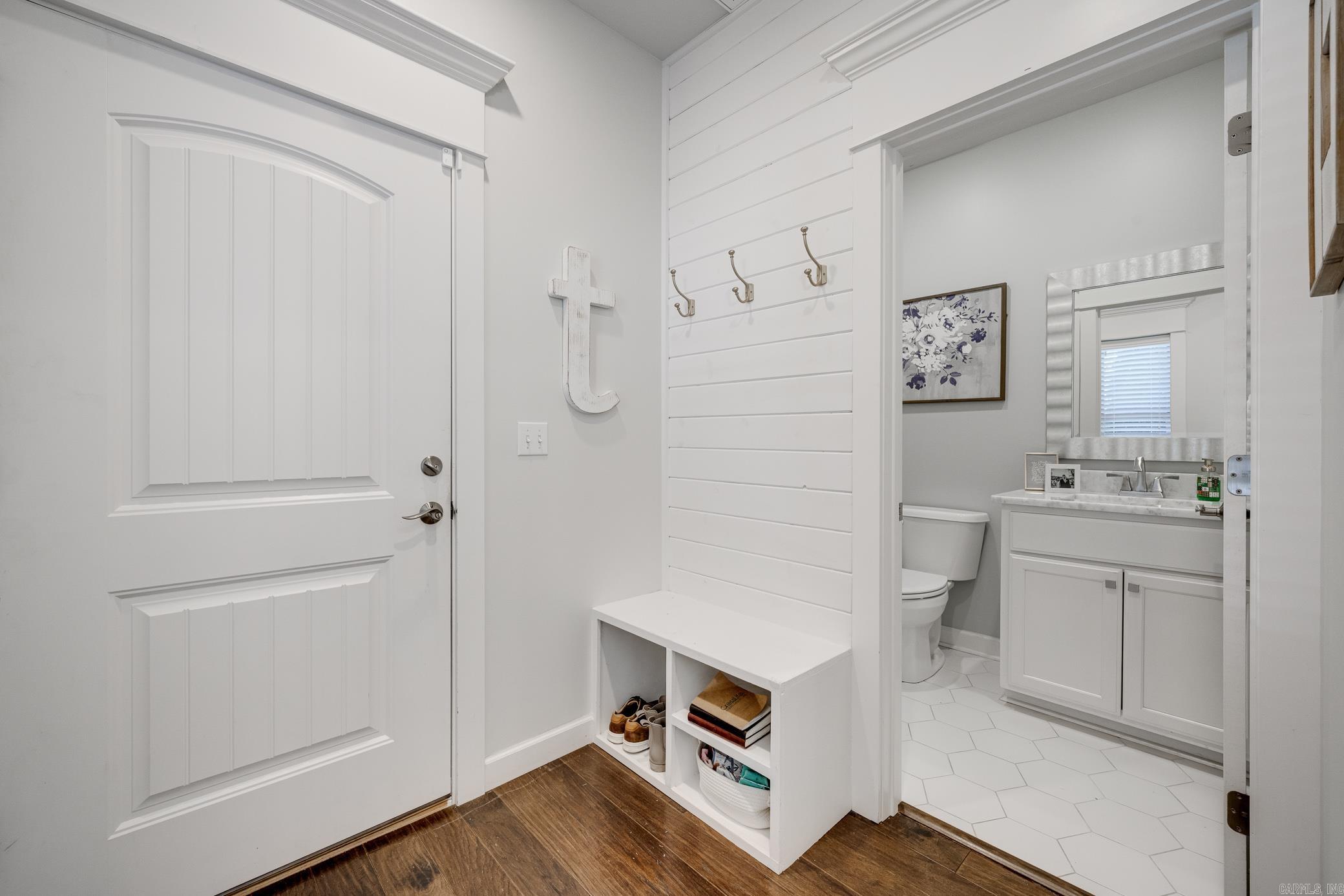 Skyline Manor - Residential