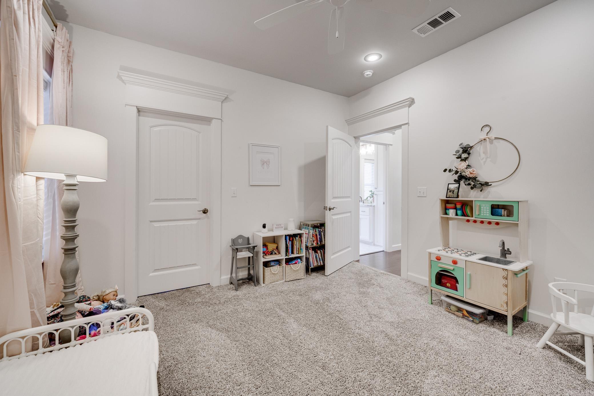 Skyline Manor - Residential