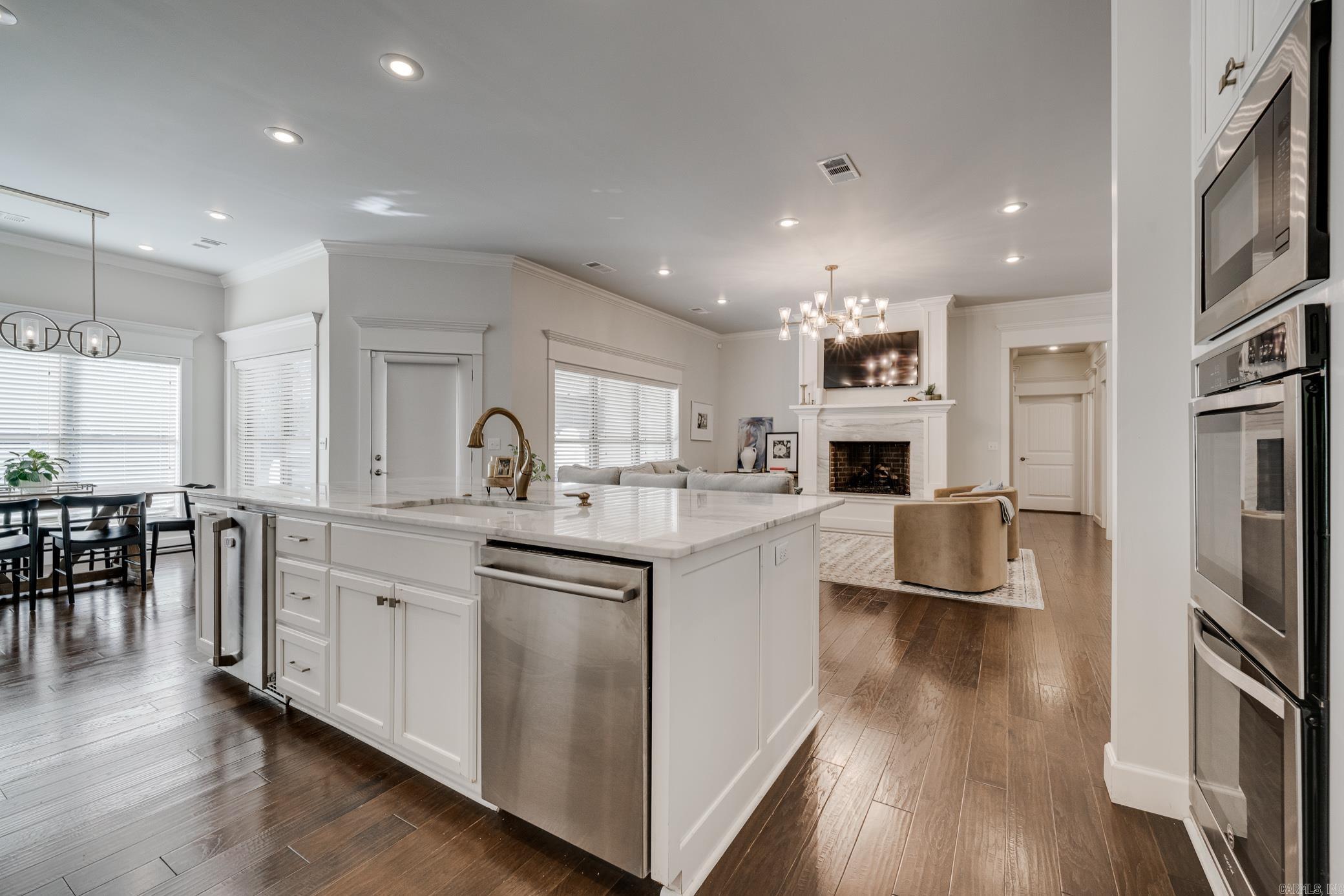 Skyline Manor - Residential