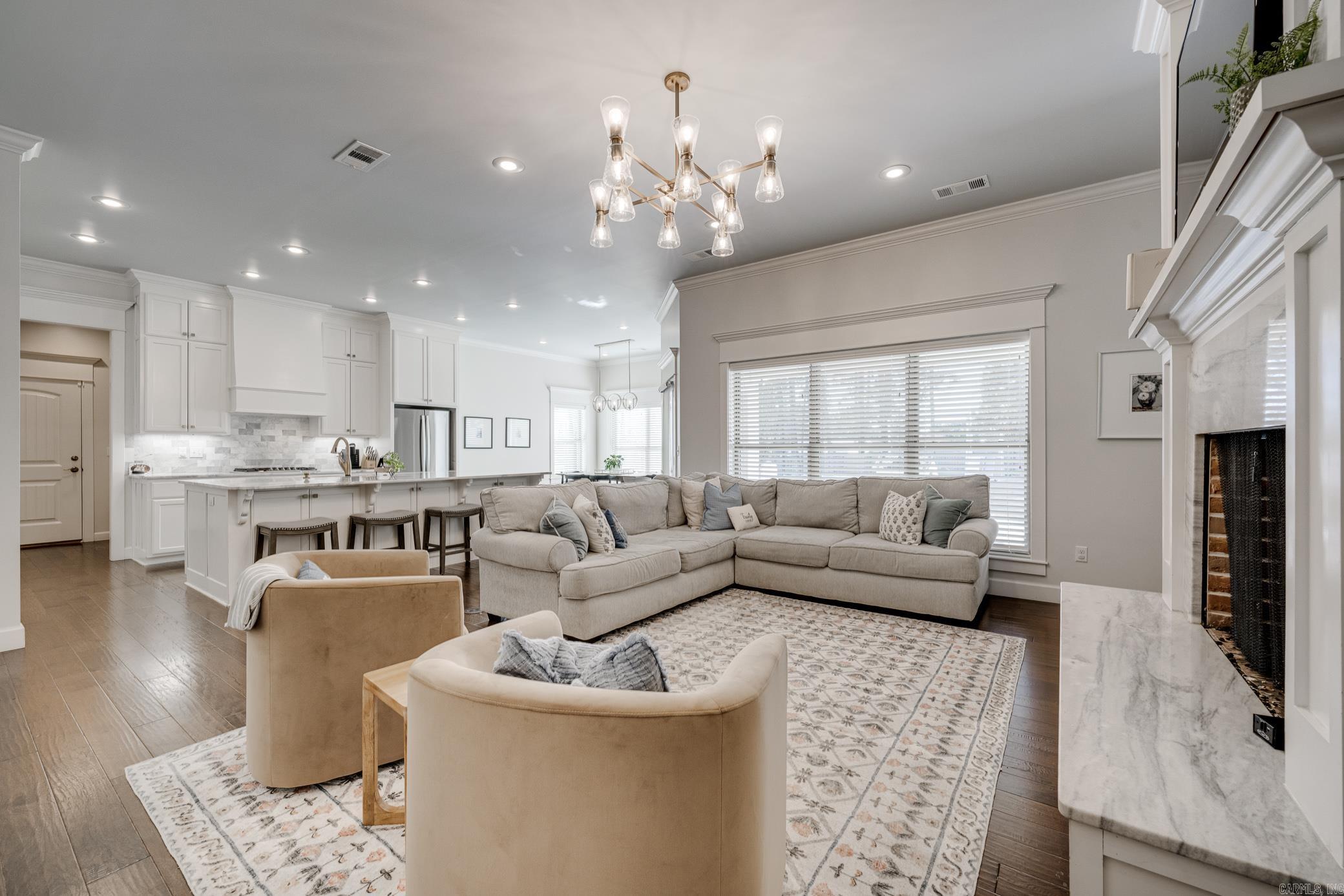 Skyline Manor - Residential