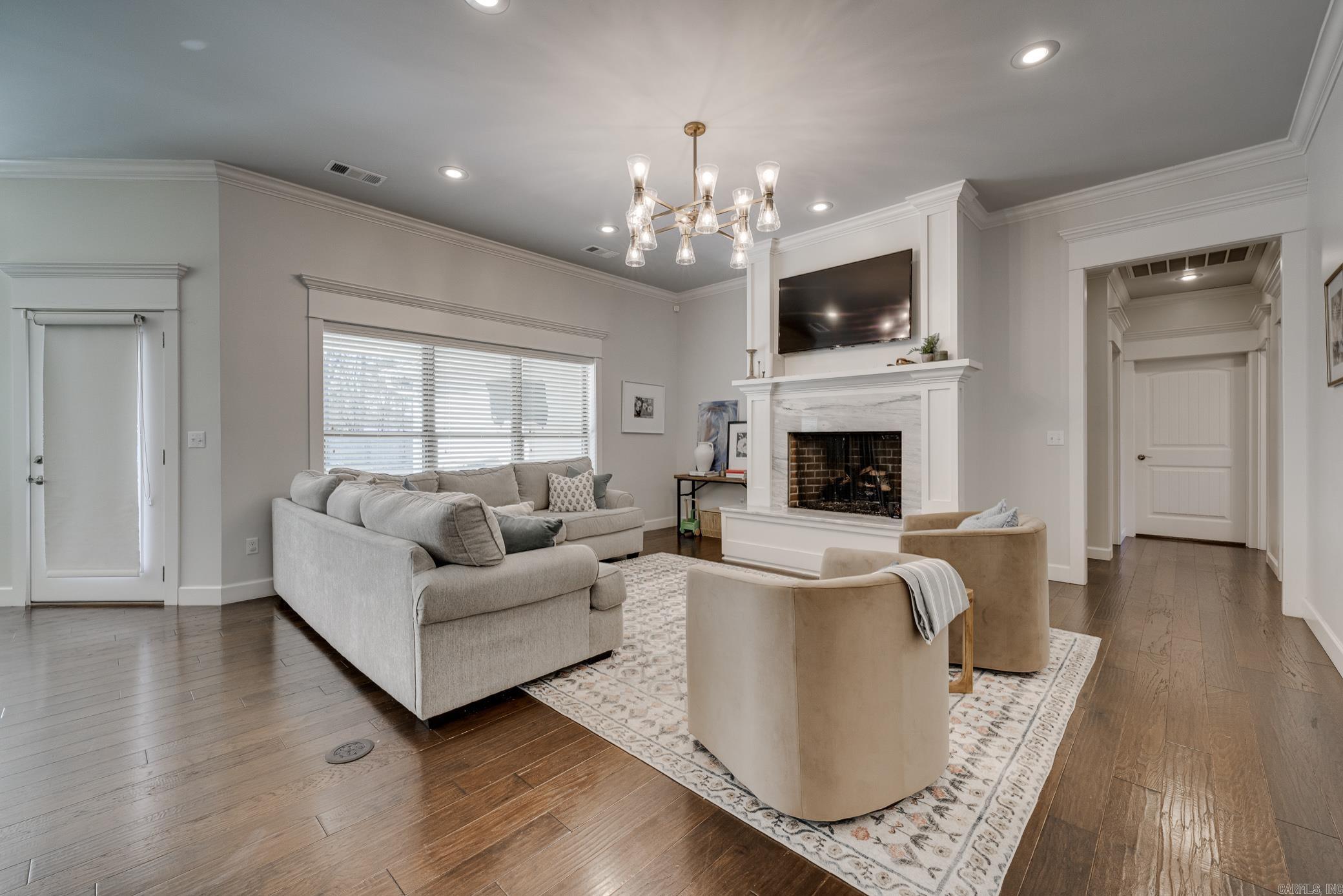 Skyline Manor - Residential