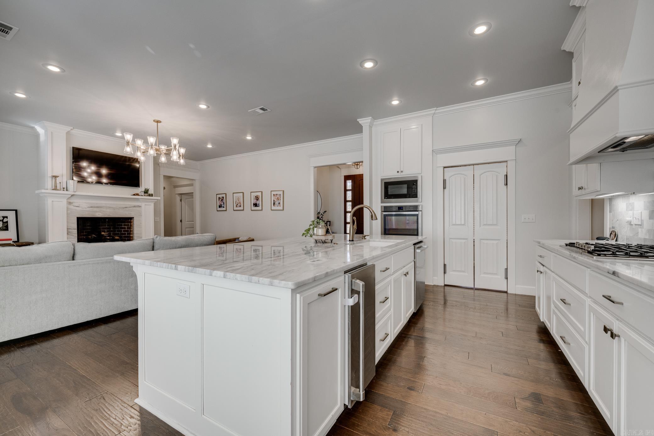 Skyline Manor - Residential