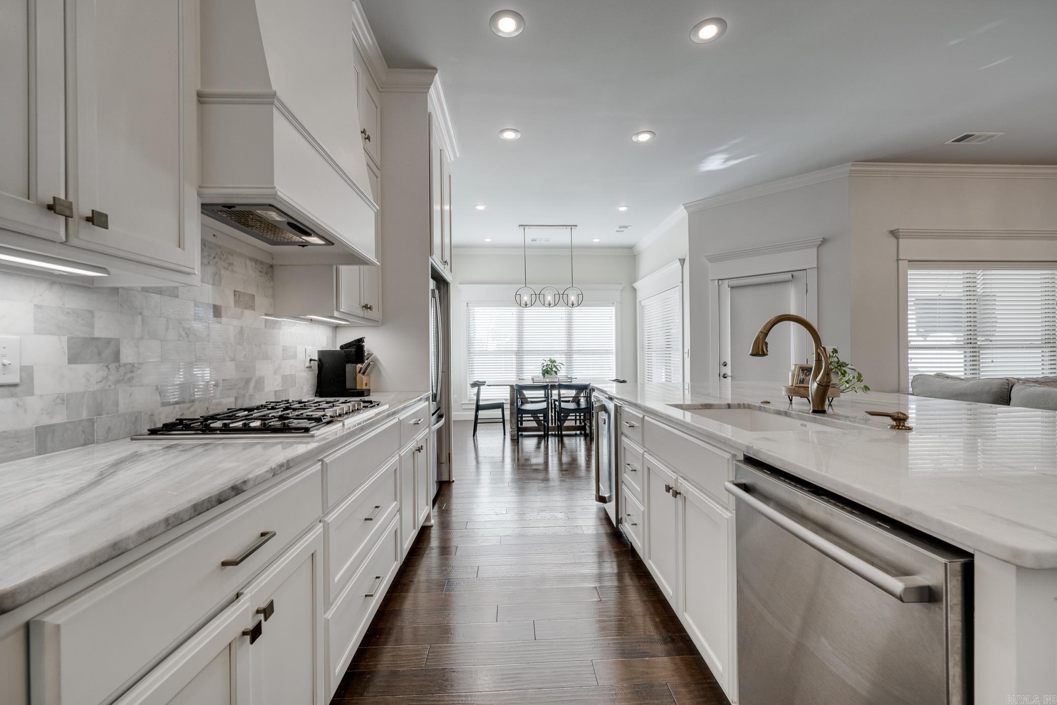 Skyline Manor - Residential