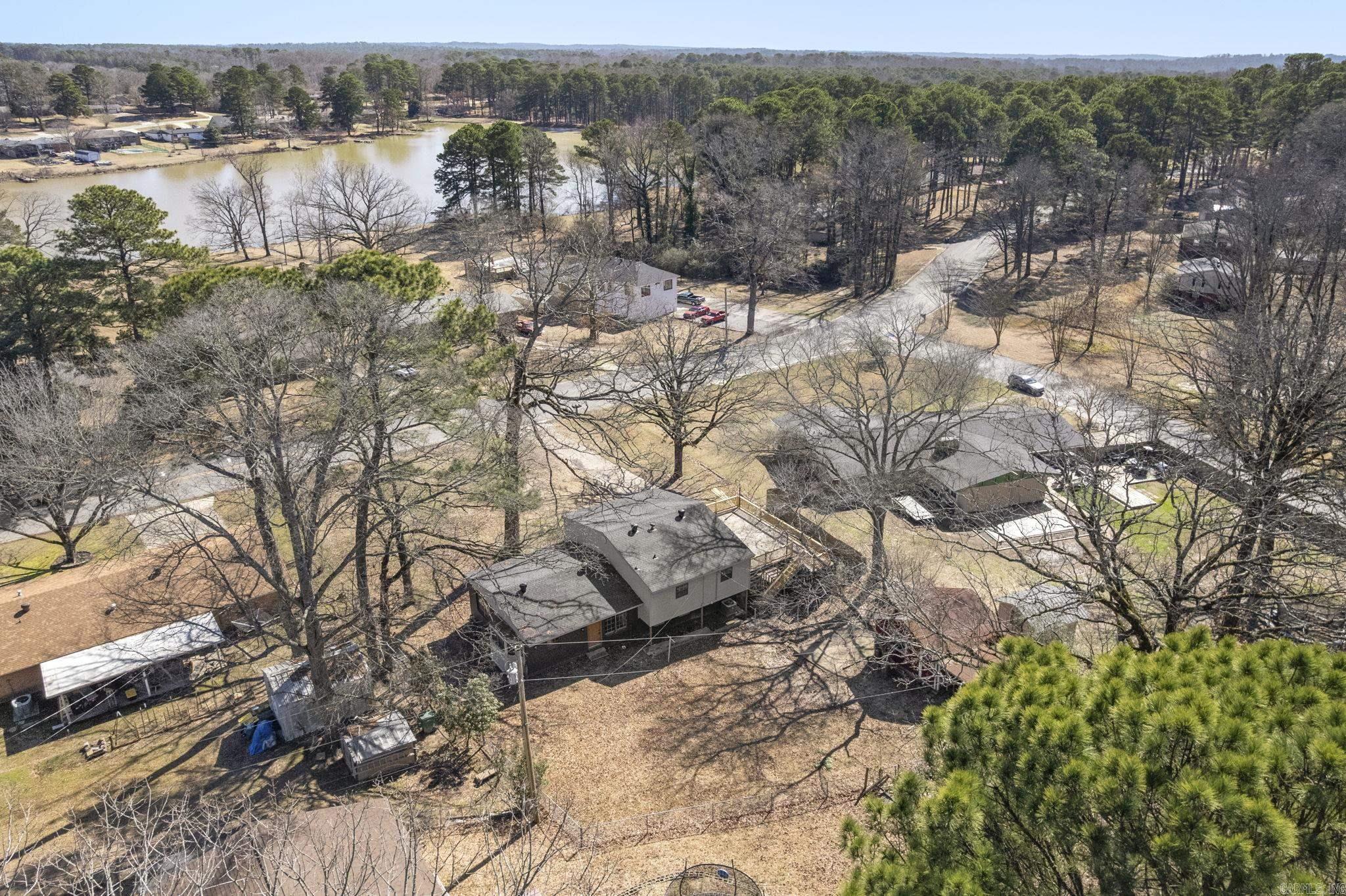 BEAUTIFUL LAKEVIEW - Residential