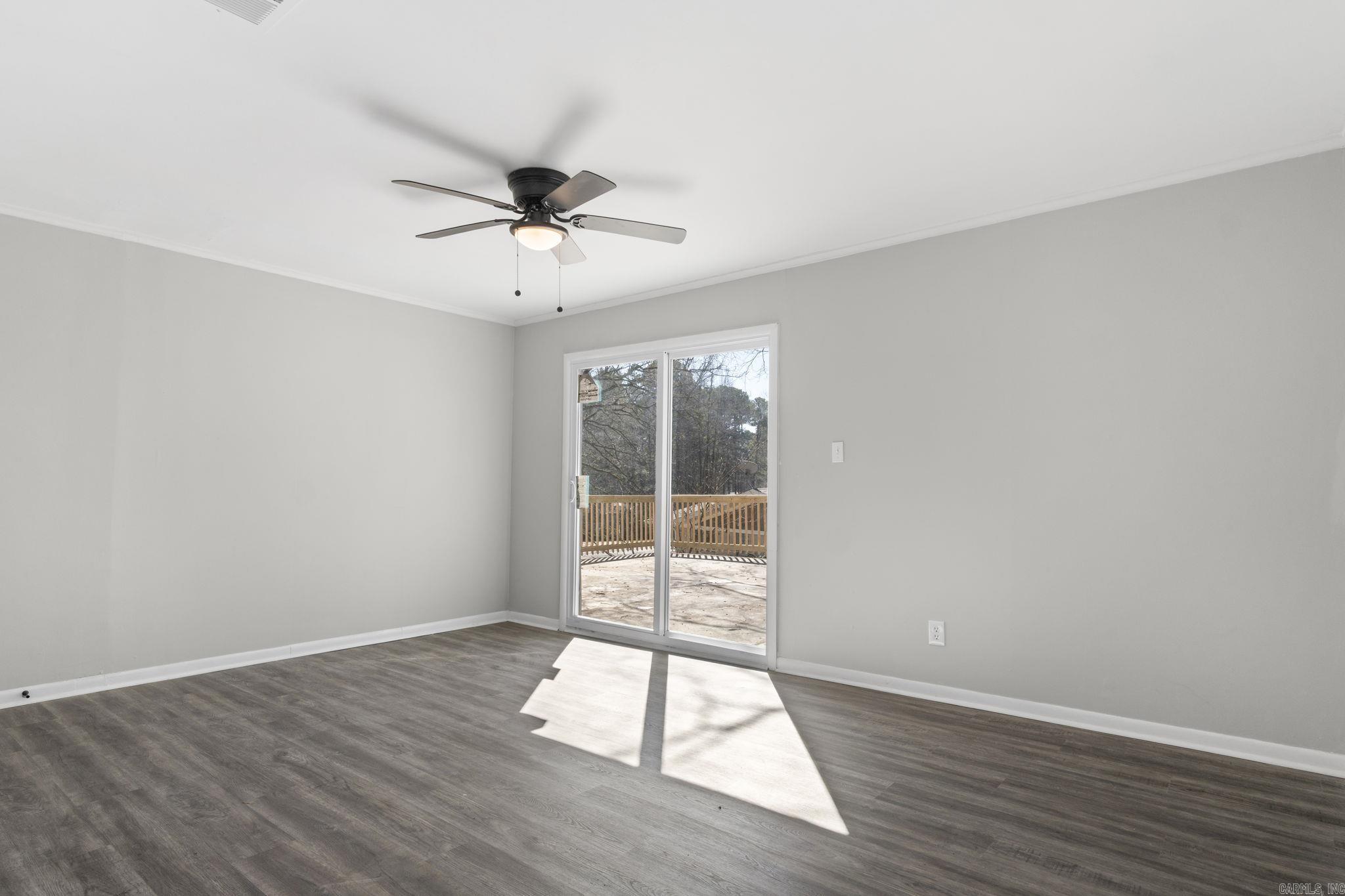 BEAUTIFUL LAKEVIEW - Residential