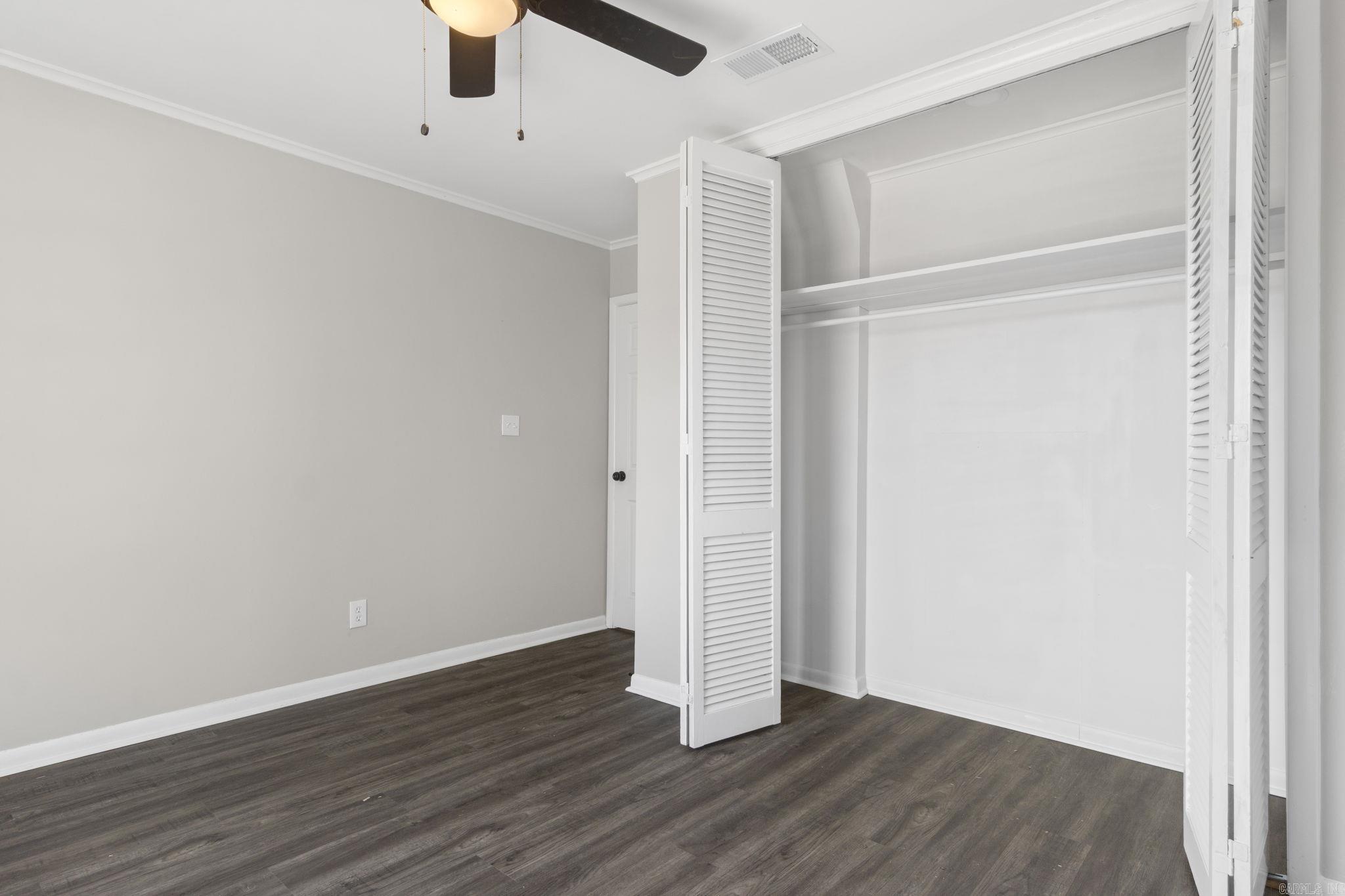 BEAUTIFUL LAKEVIEW - Residential