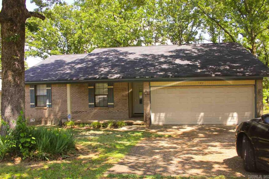 Apply online at c21prjxrentals.com 3 bedroom 2 bath home available. Laminate & tile floors throughout, no carpet.