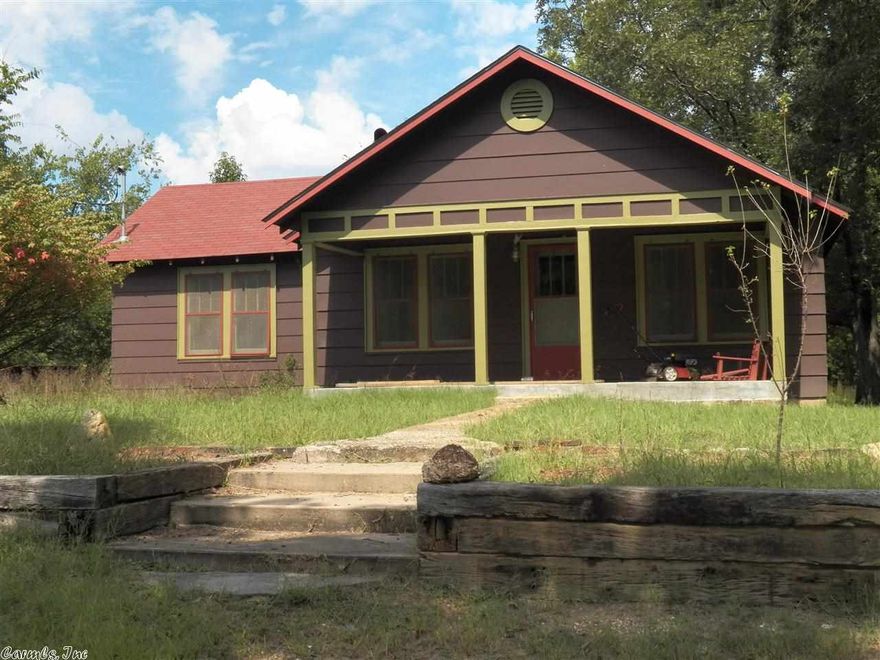 Cute home with national forest boundaries sitting on a hill in the Shady Community.  This is a 3 bedroom, 1 bath has  hardwood floors. Two out buildings for storage.  This property is located close to the Cossatot Creek and the South trailhead of Wolf Pen Gap. Propane tank is rented and does not convey with property.