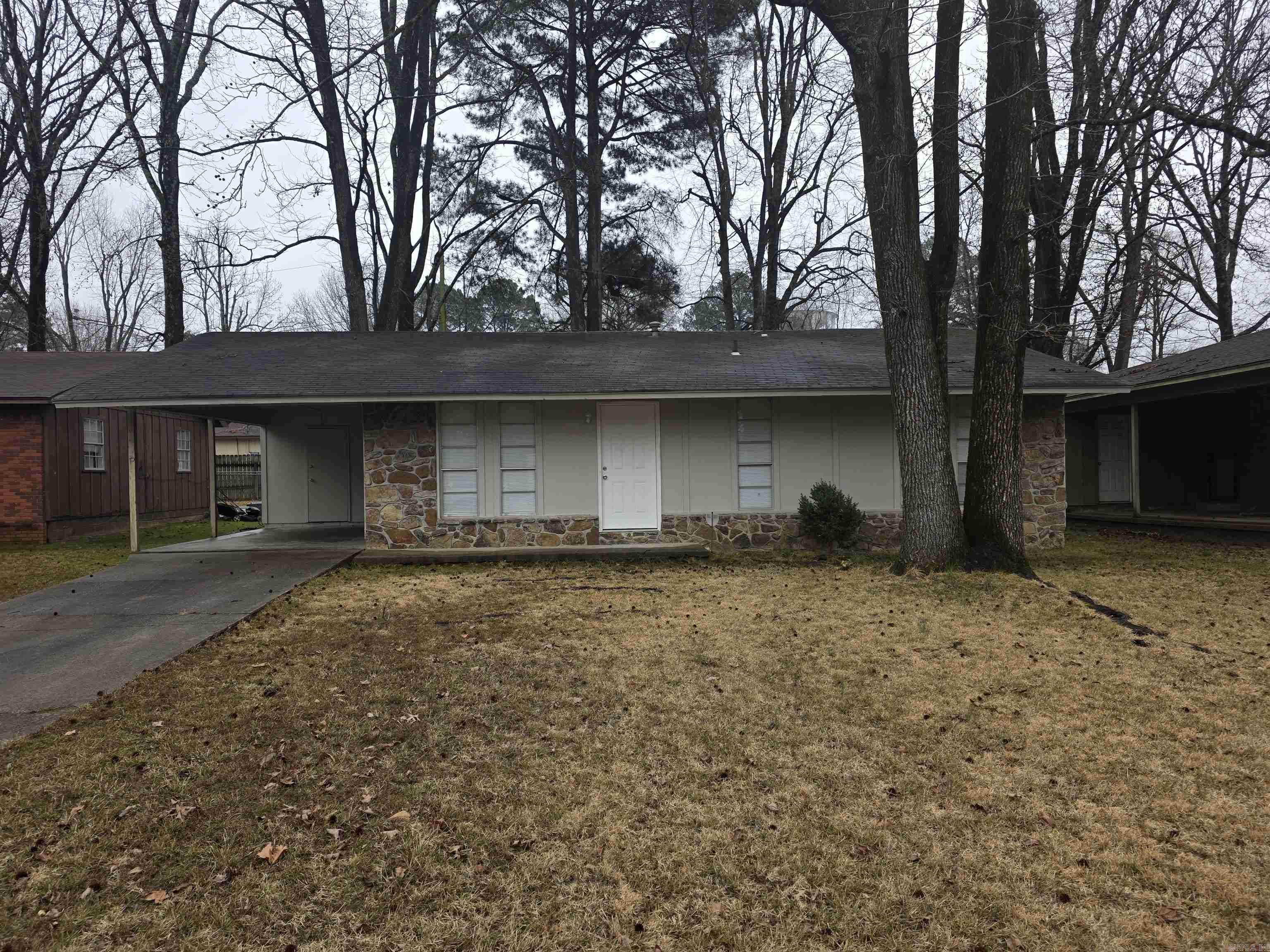TOWERING OAKS - Residential