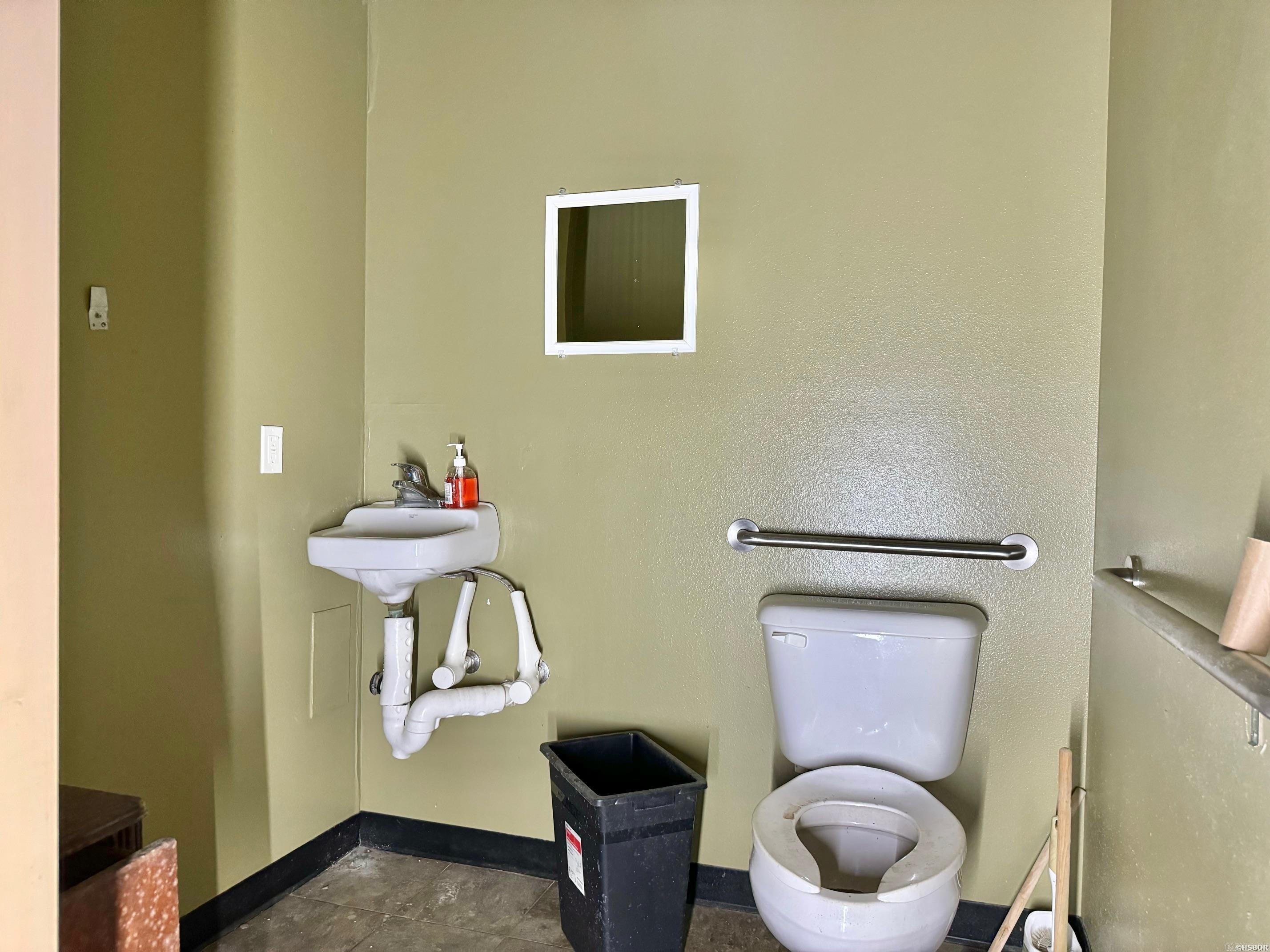 South Hot Springs - Commercial Sale