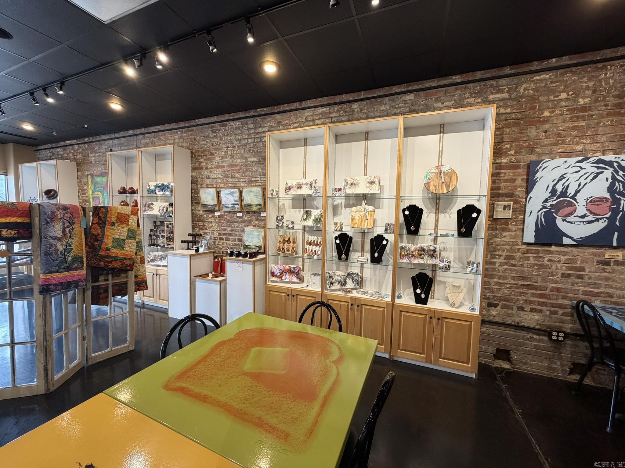 Mena Original - Commercial Sale