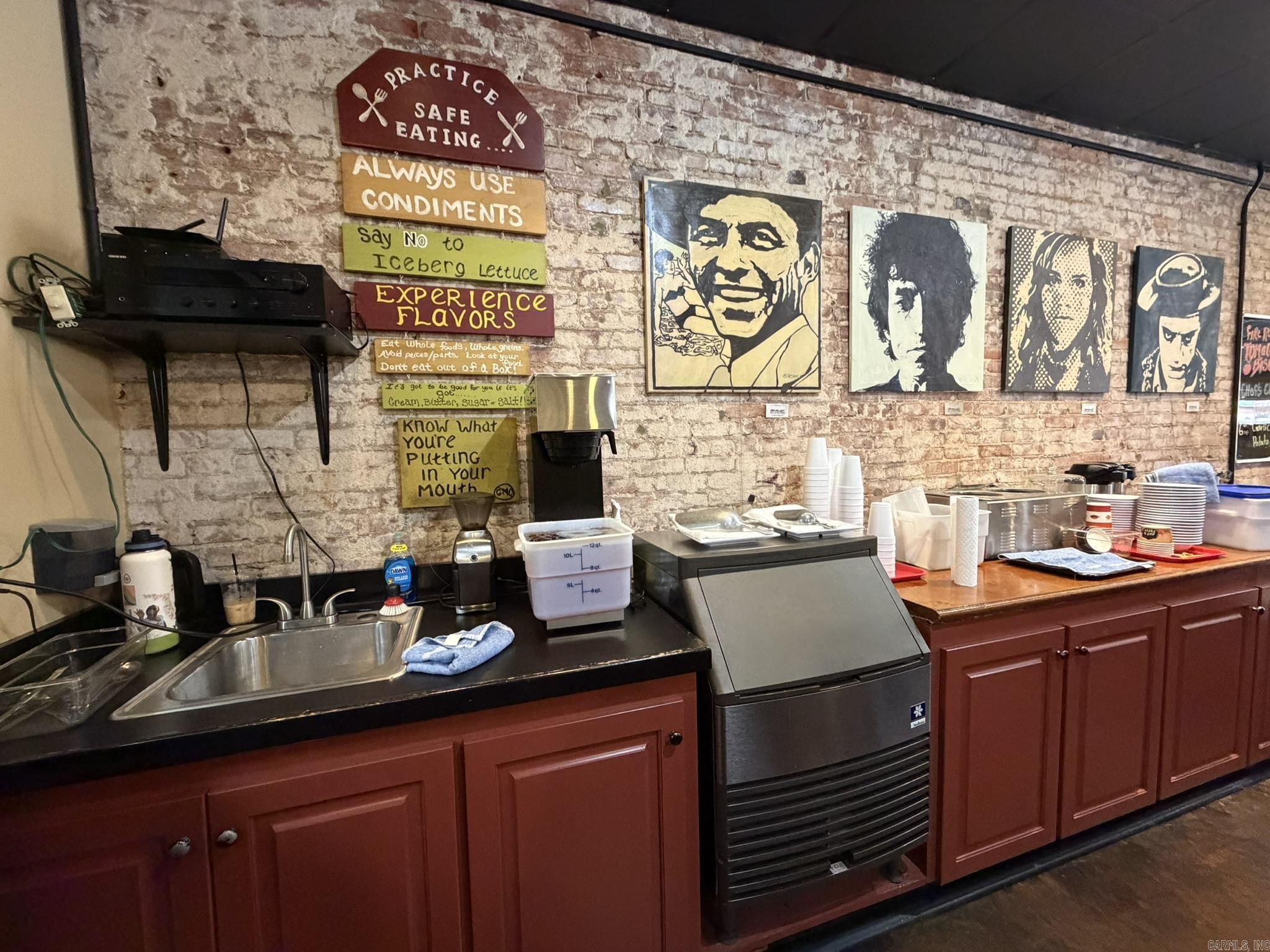 Mena Original - Commercial Sale