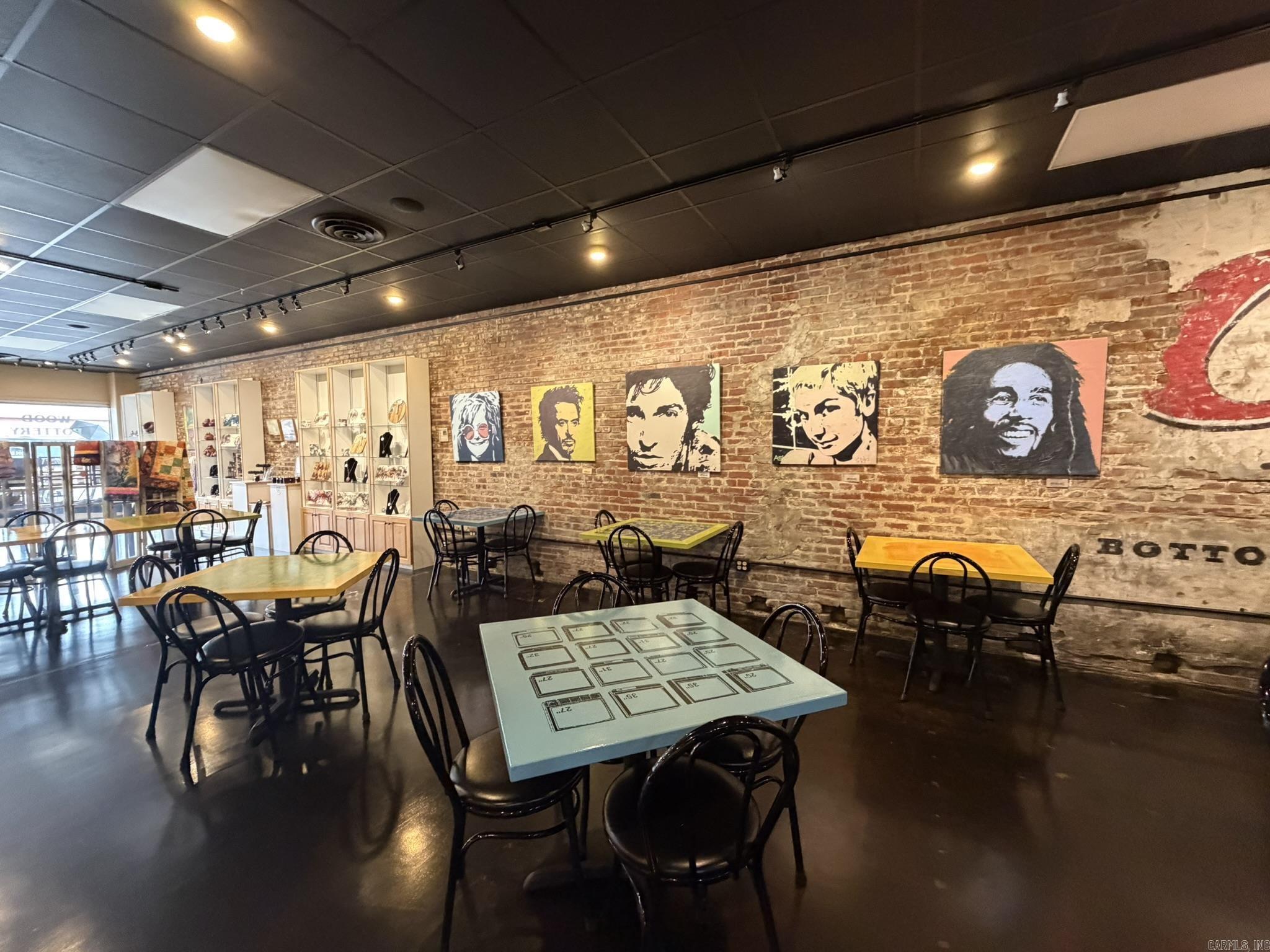 Mena Original - Commercial Sale