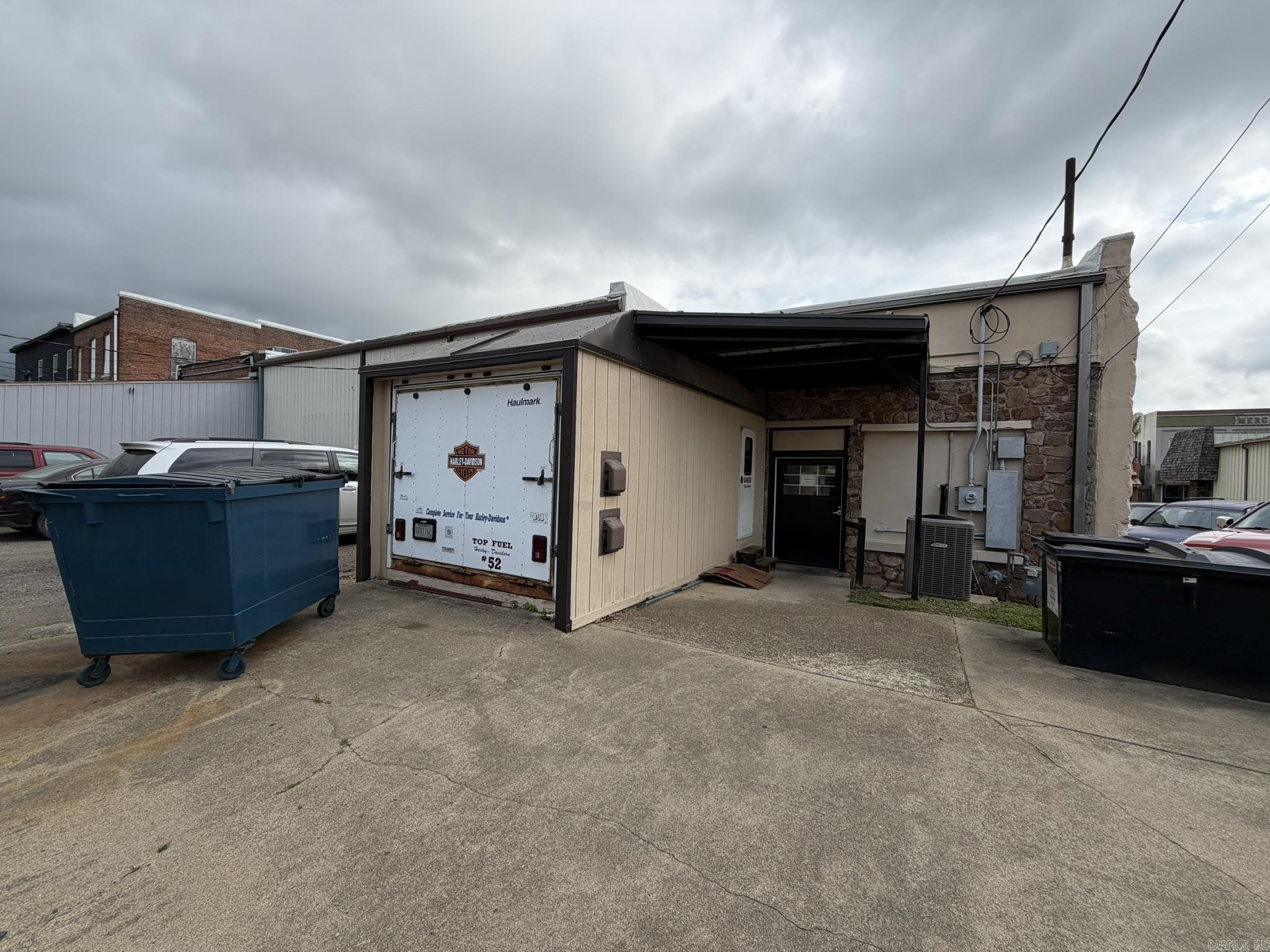 Mena Original - Commercial Sale